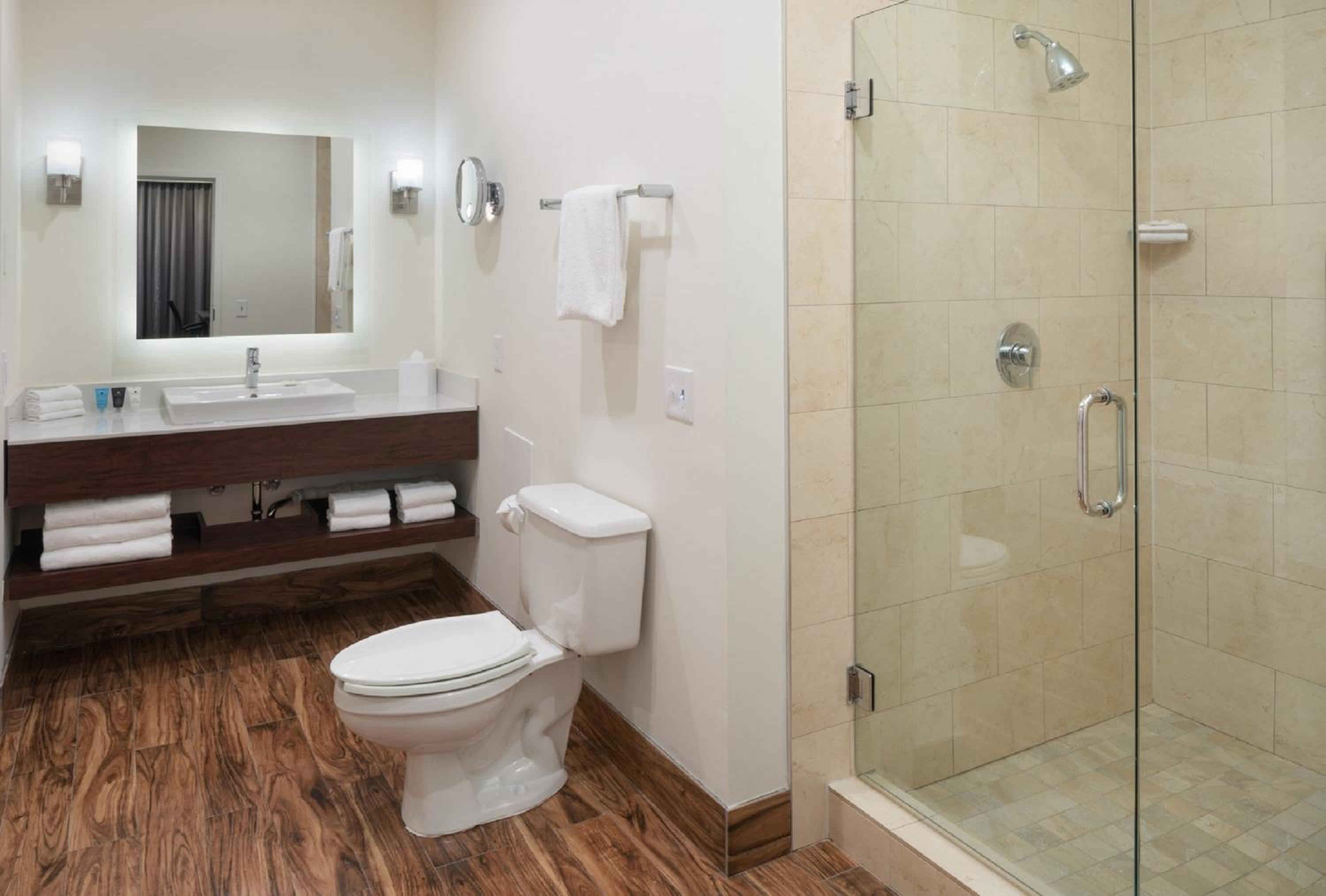 Junior King Suite - Photo 4