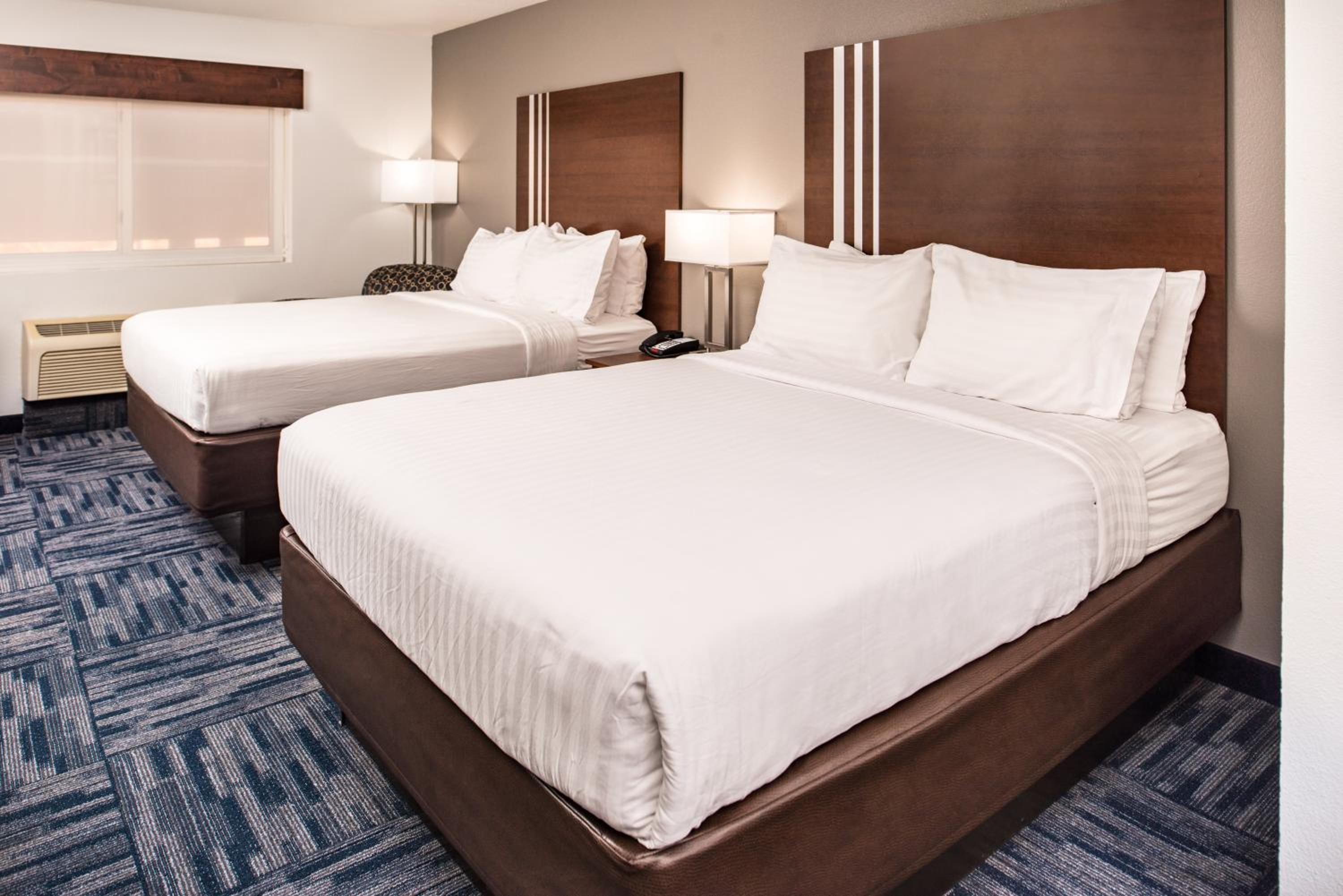 Queen Suite with Two Queen Beds and Sofa Bed - Photo 1