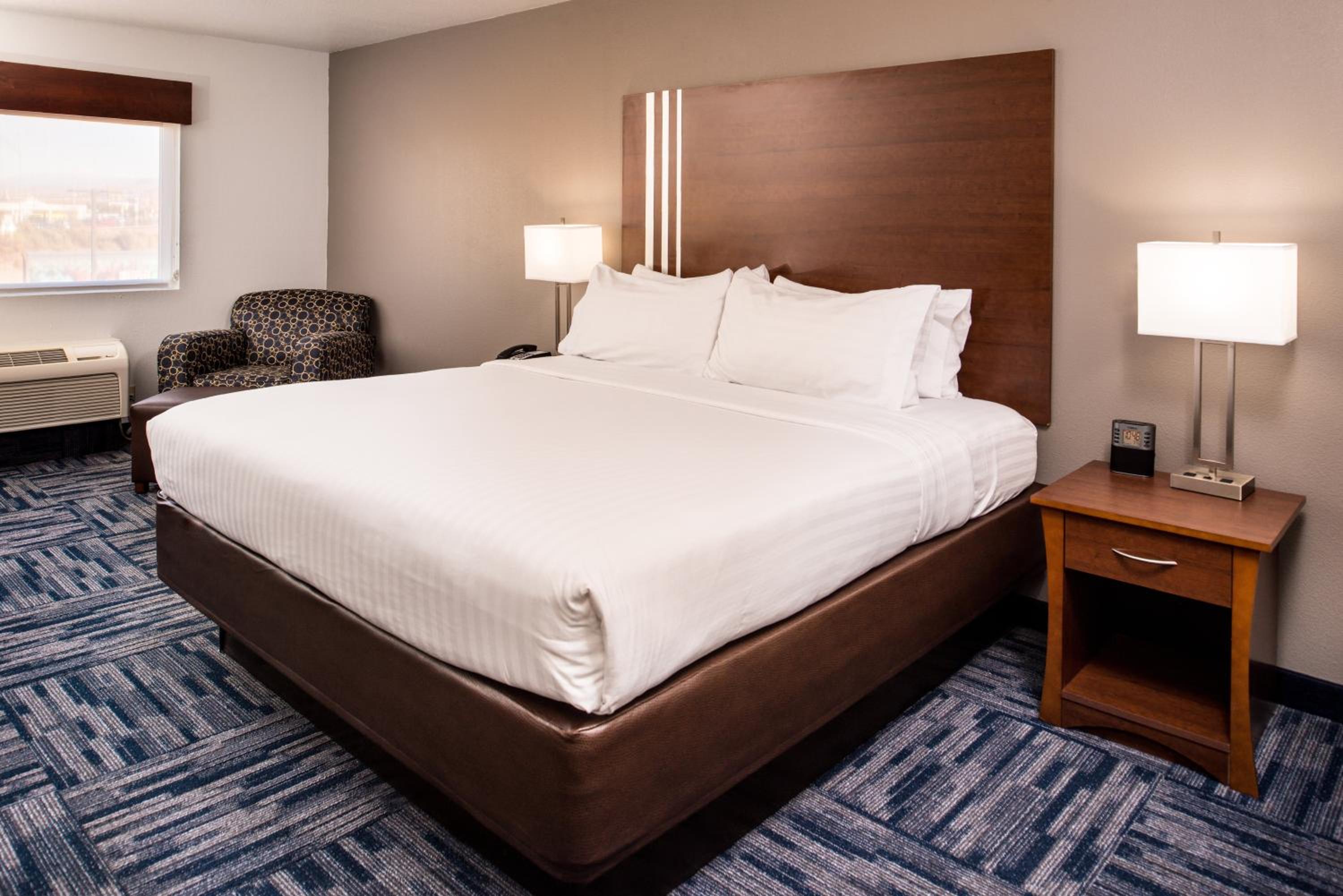Standard King Room - Photo 1