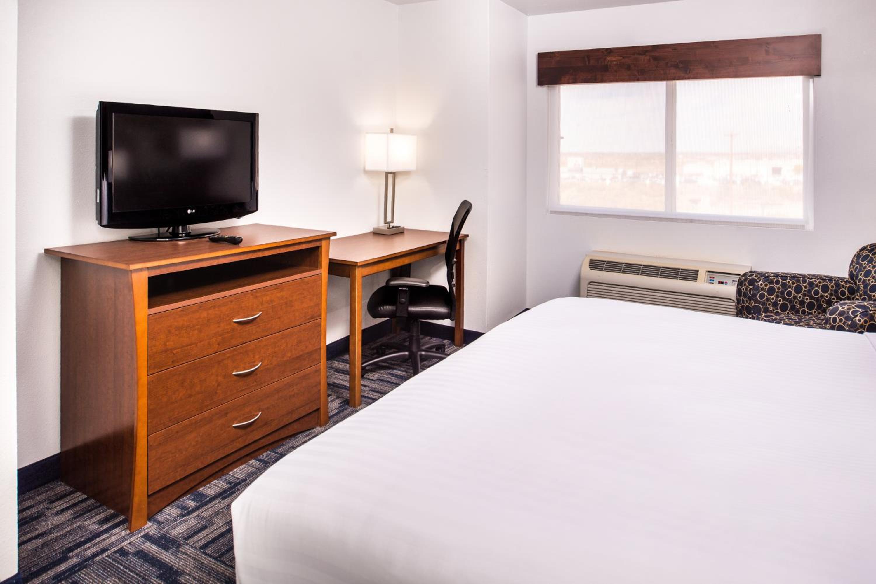 Standard King Room - Photo 4
