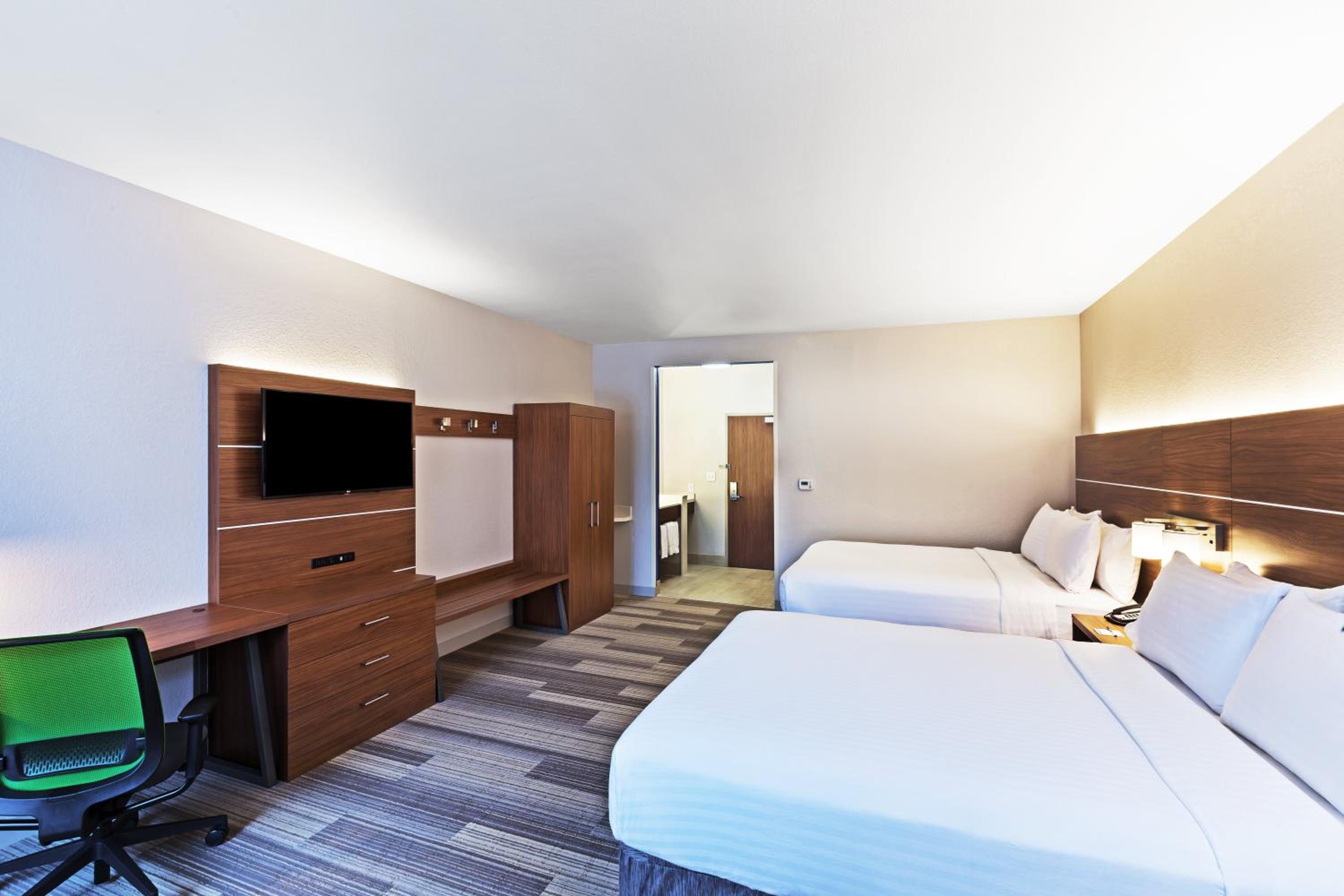 Standard Room with Two Queen Beds