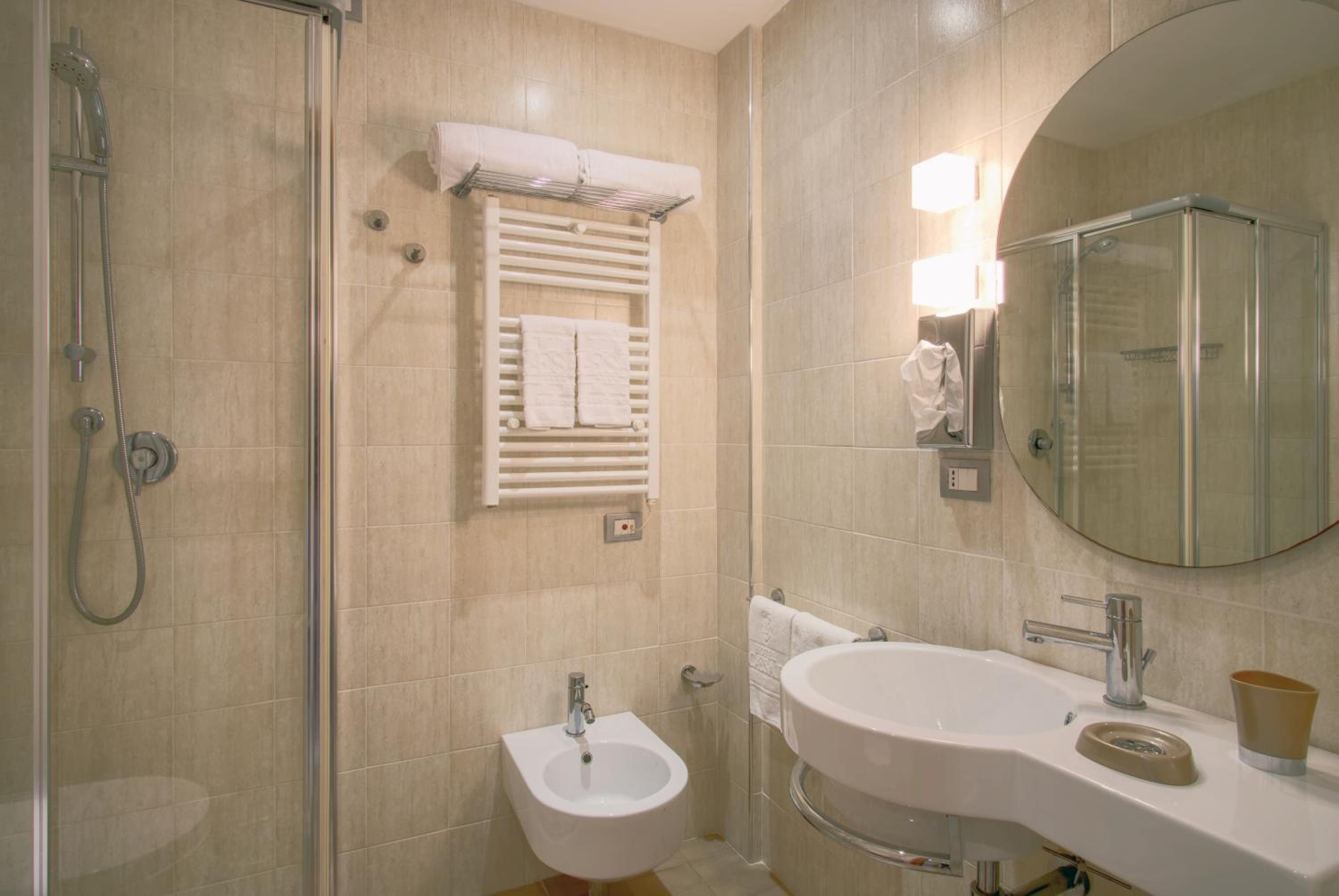 One-Bedroom Apartment with Balcony - Annex - Photo 4