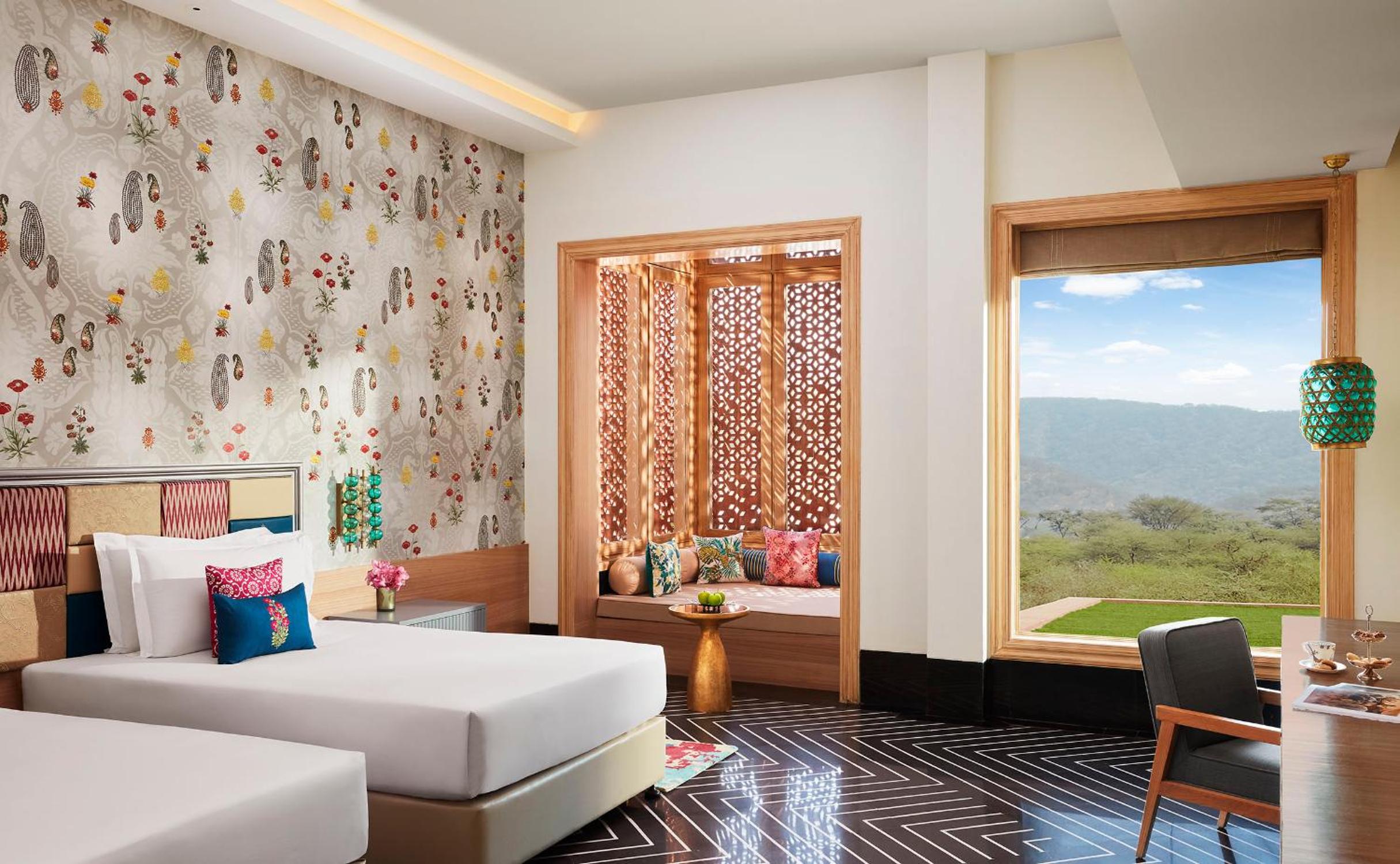 Luxury Room twin Bed With Bathtub