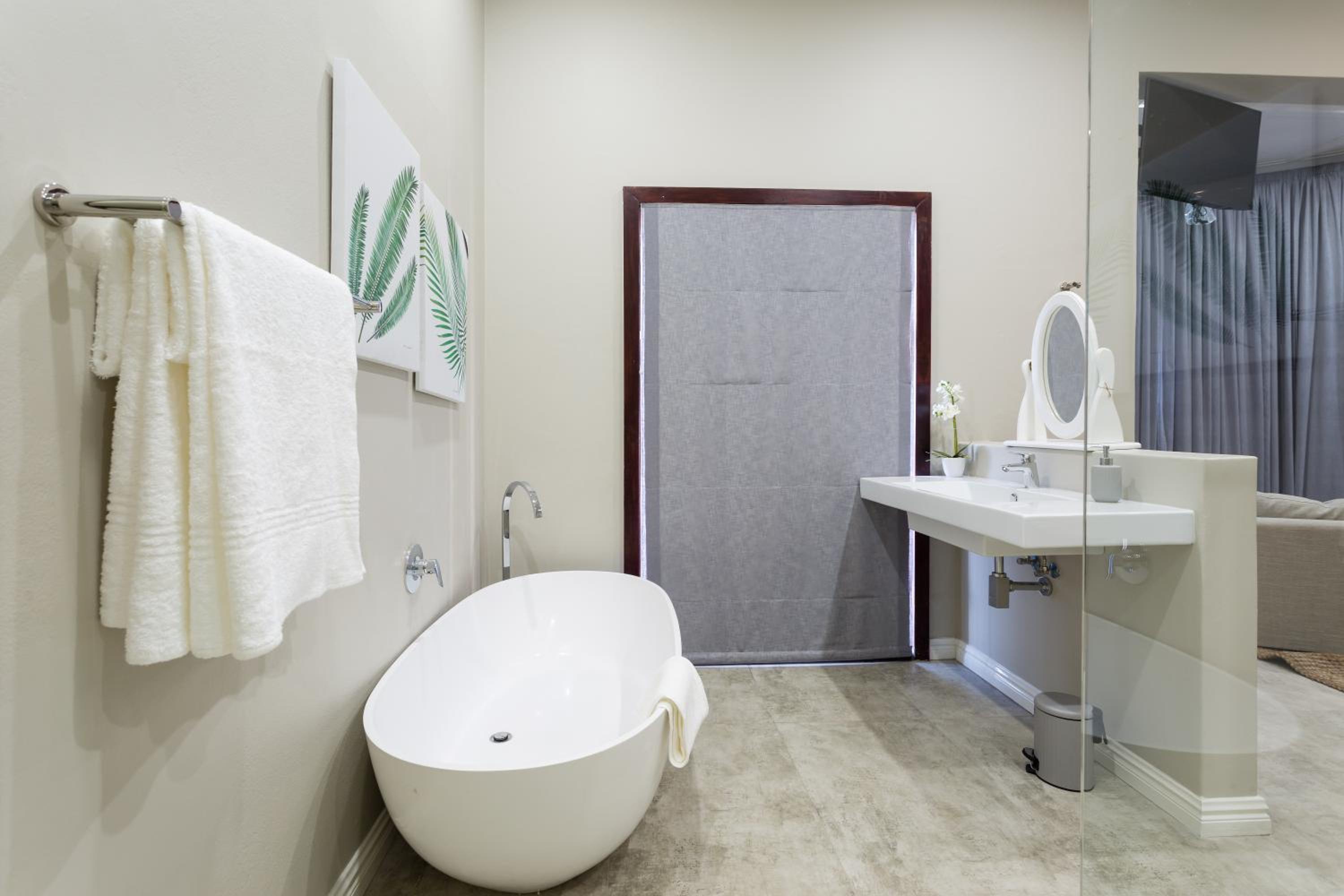Honeymoon Suite photo 3