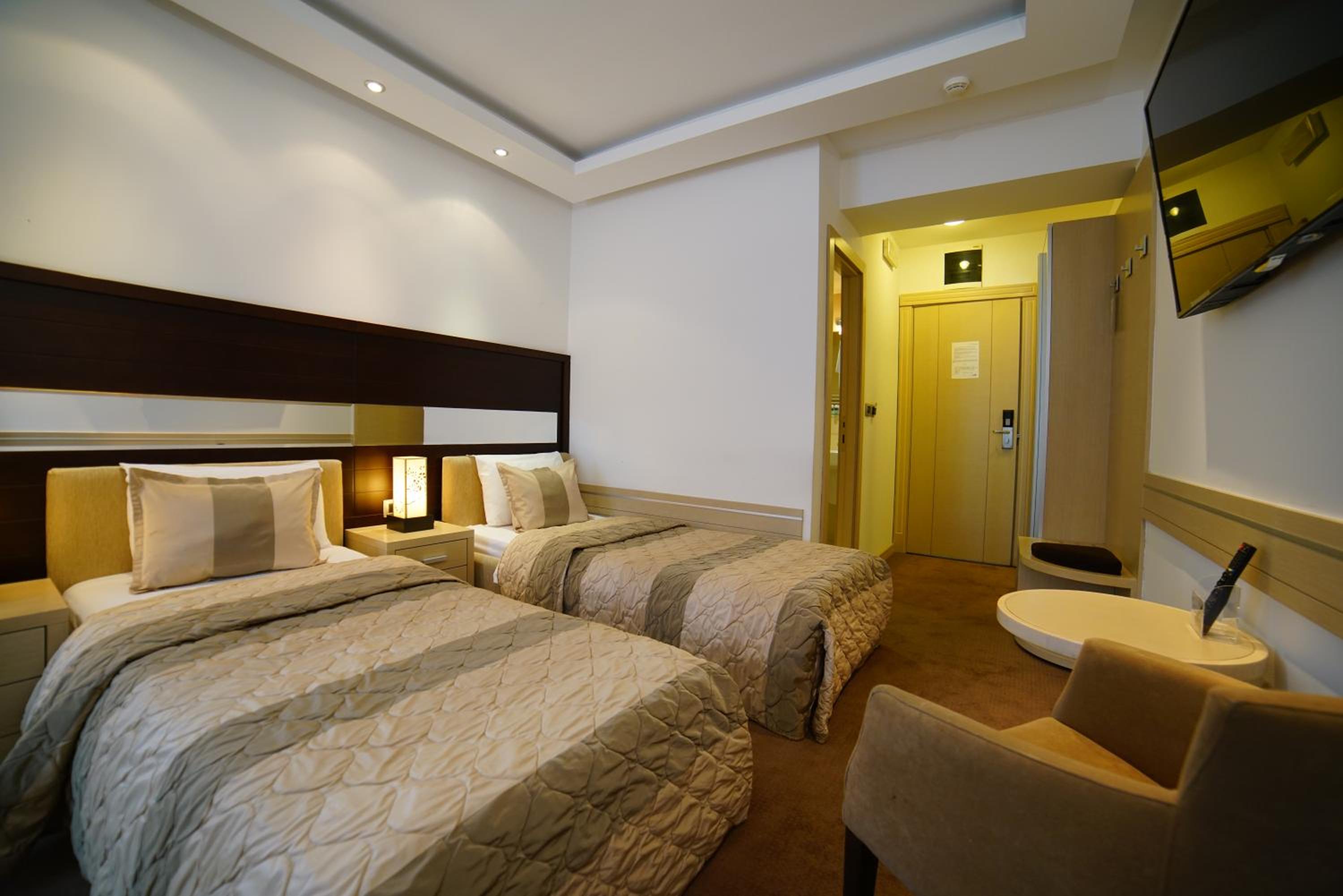 Twin Room - Photo 5