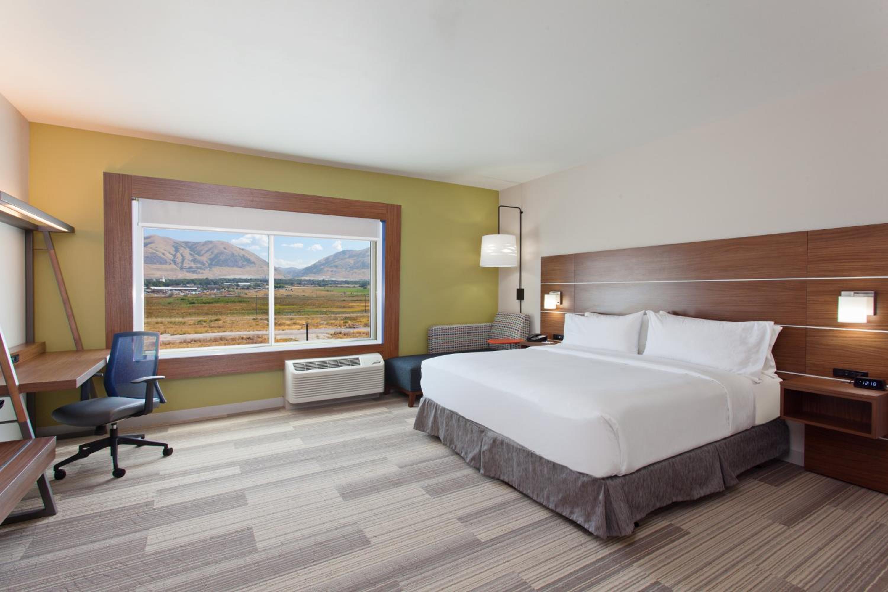 Standard King Room with Roll-In Shower - Mobility Access