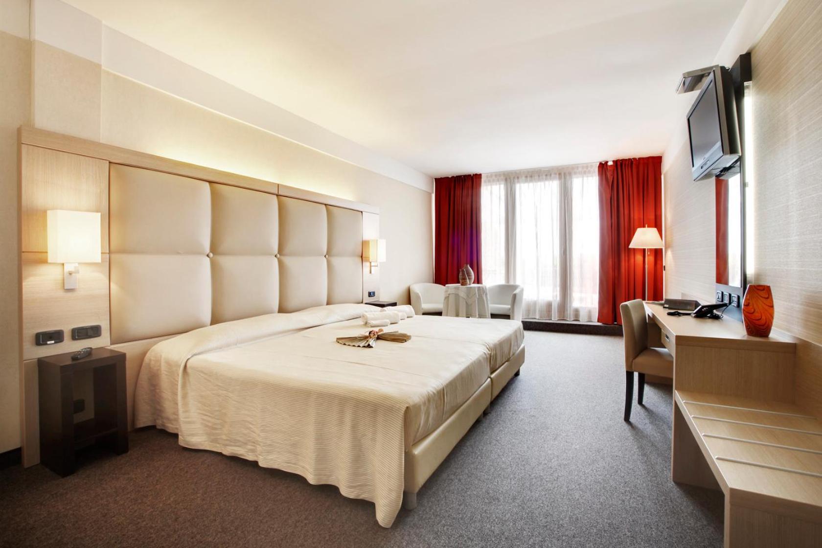 Junior Suite with Lake View - Photo 1