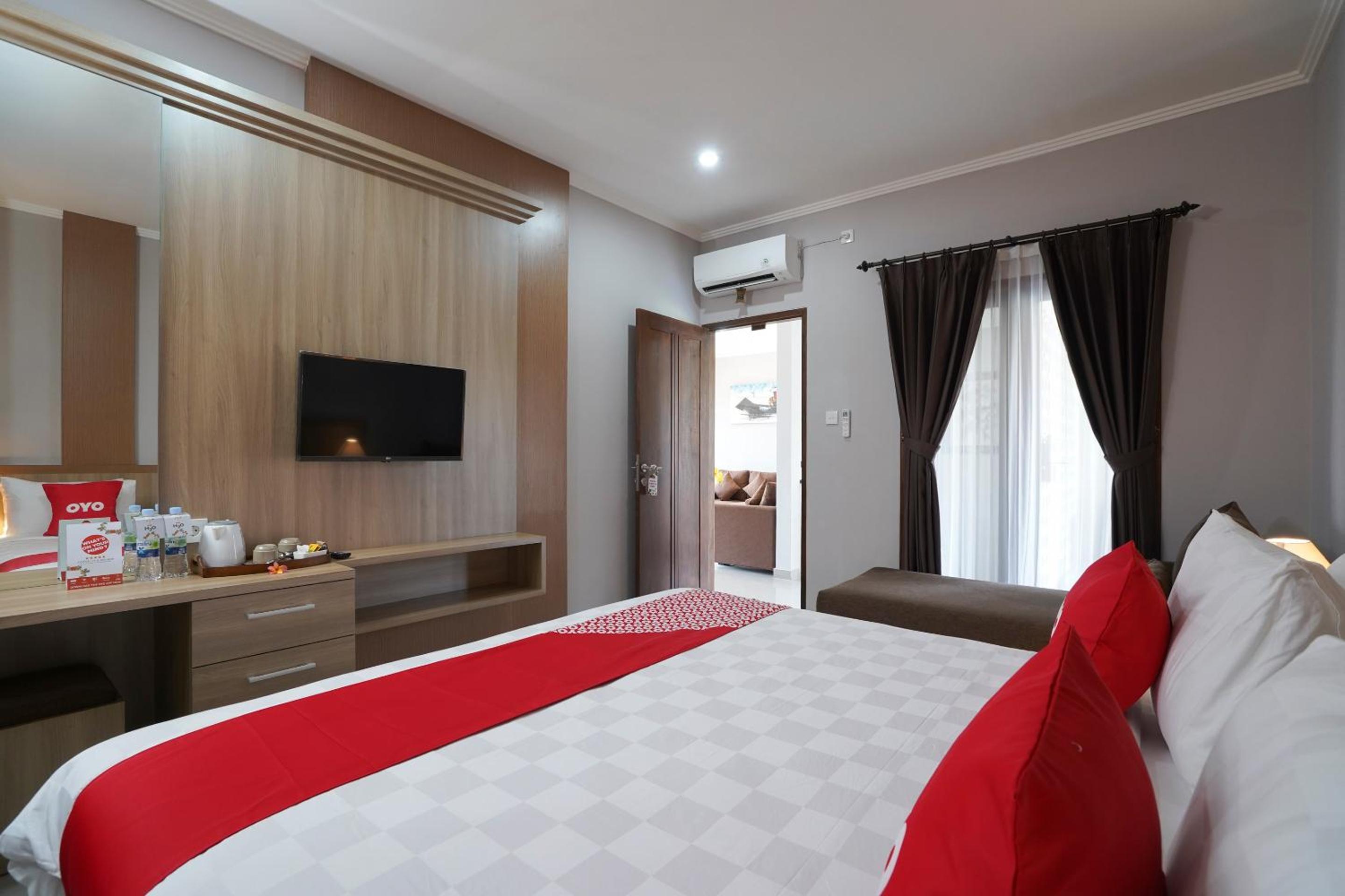 Deluxe Double Room - Photo 9