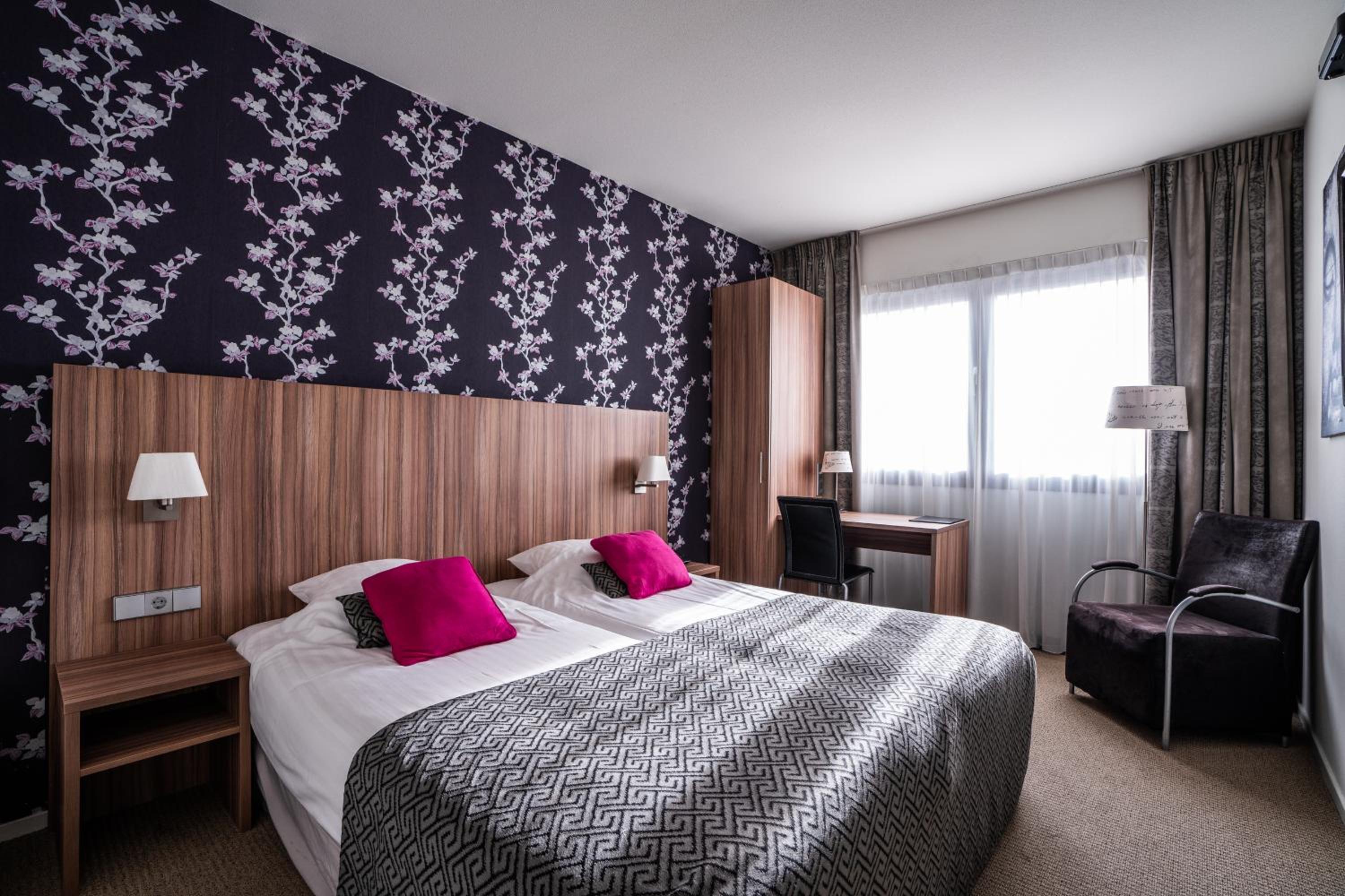 Standard Double or Twin Room - Photo 1