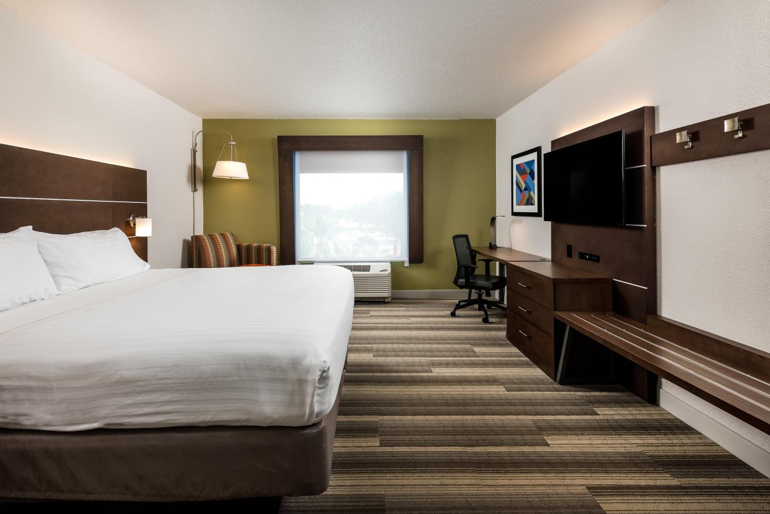 Standard King Room - Photo 2