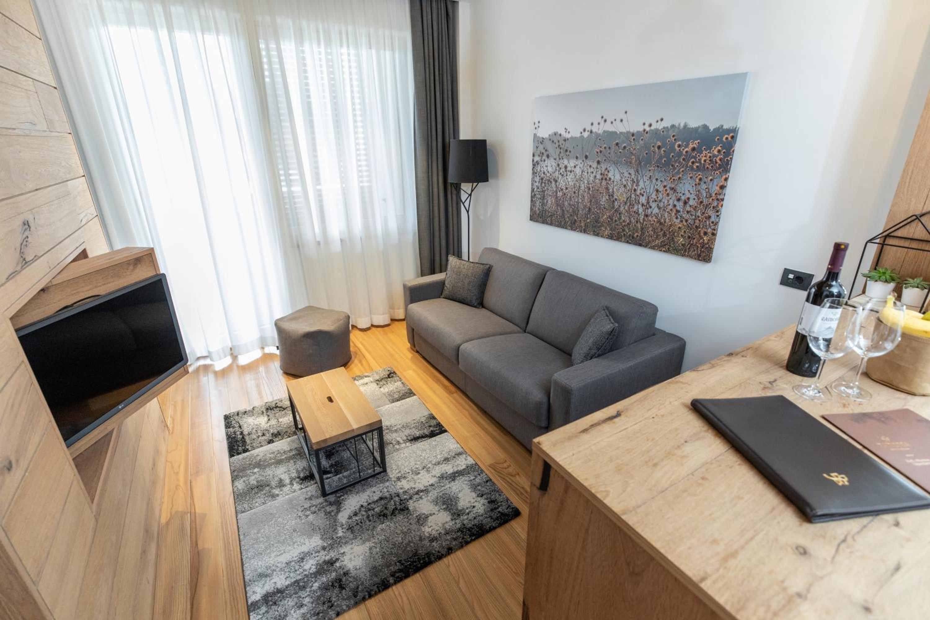 Family Room photo 3