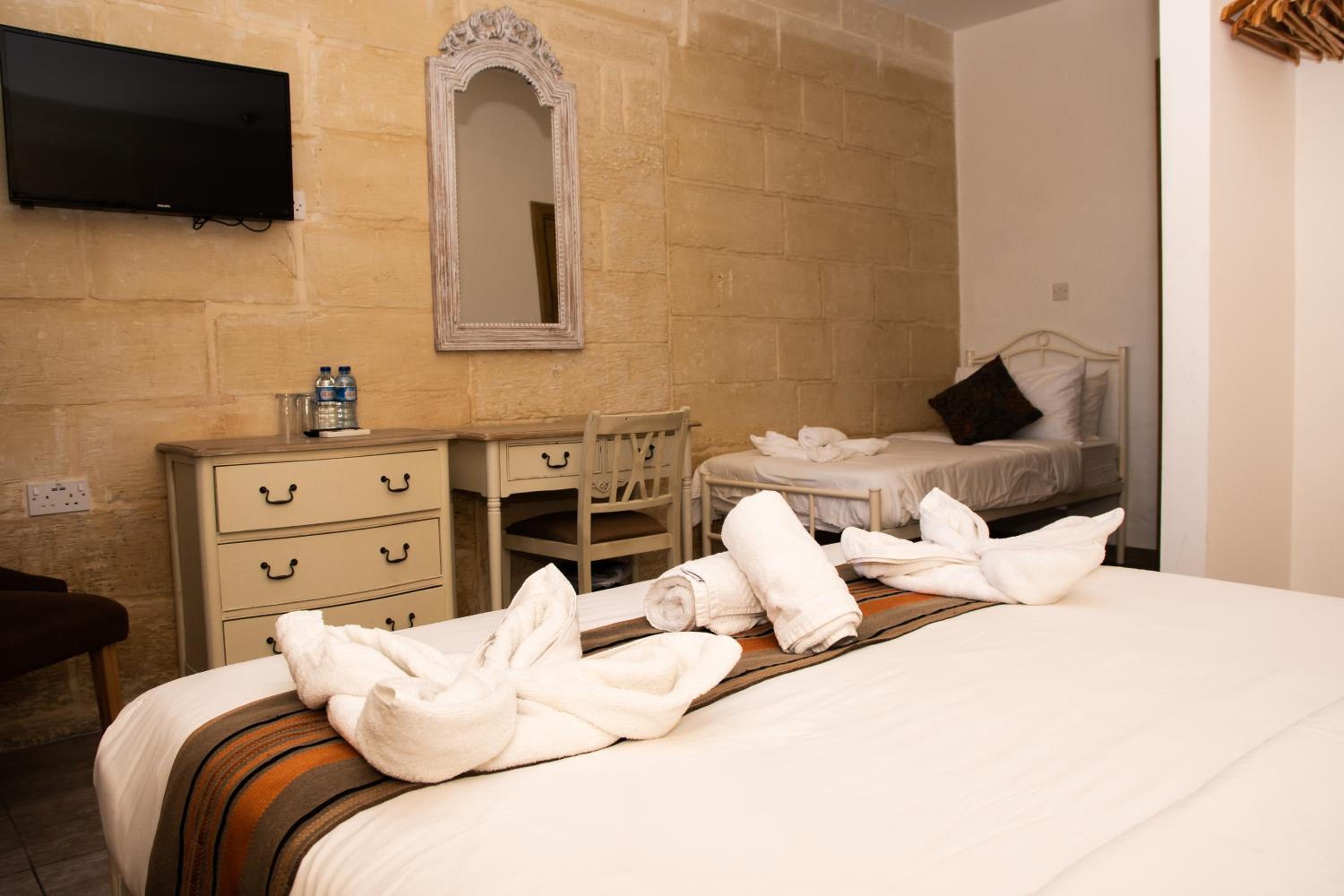 Superior Double Room - Photo 16