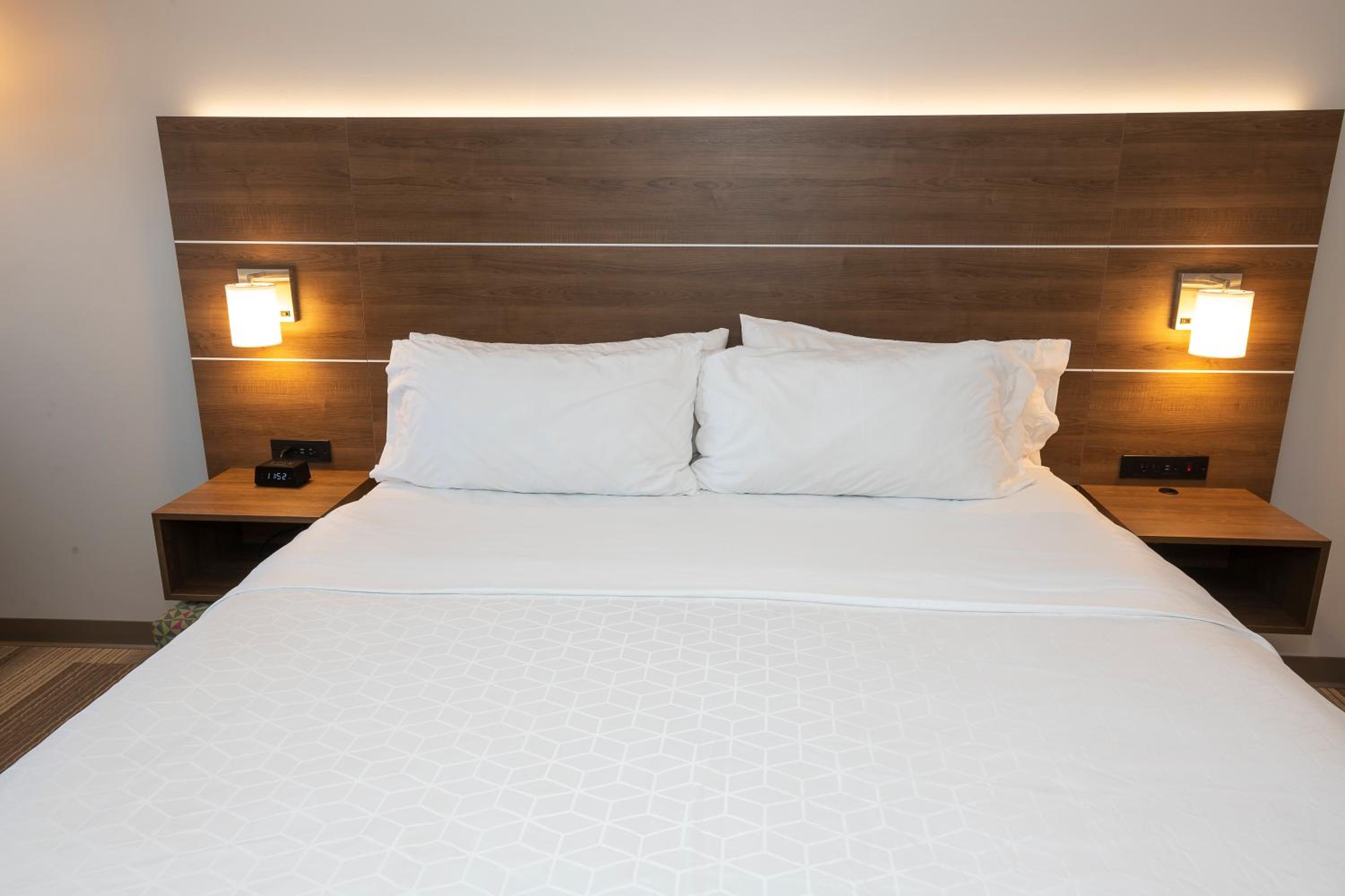 Standard King Room - Photo 2