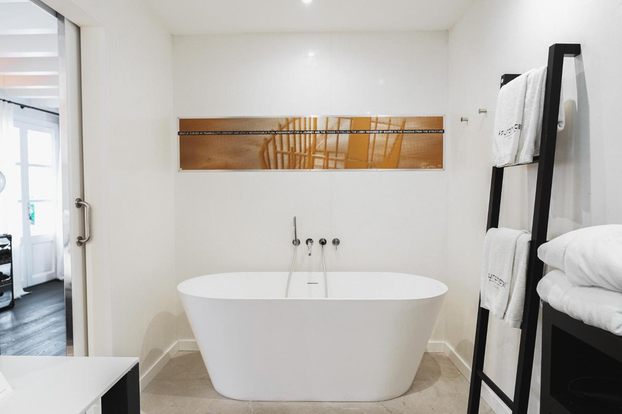 Deluxe Suite - Photo 9