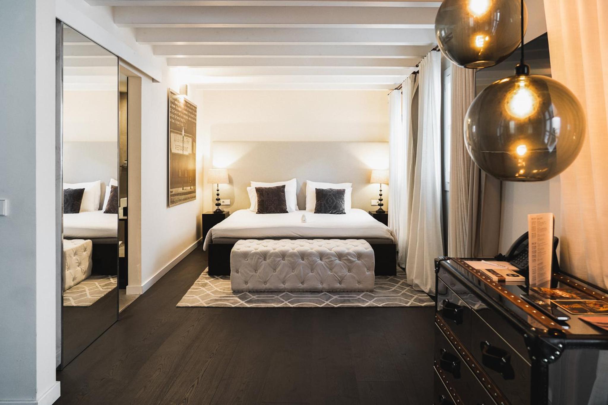 Deluxe Suite - Photo 11