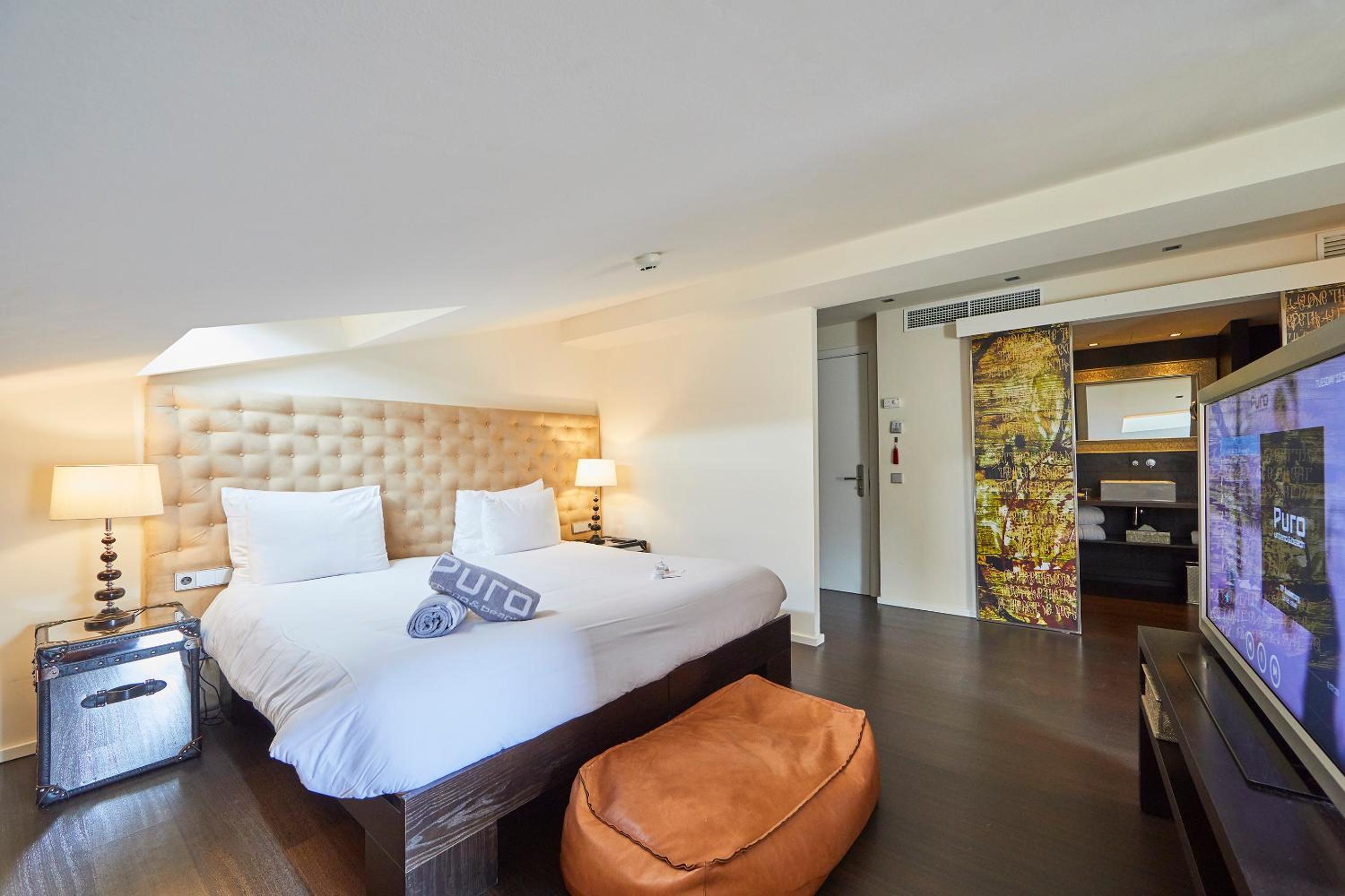 Deluxe Suite - Photo 12