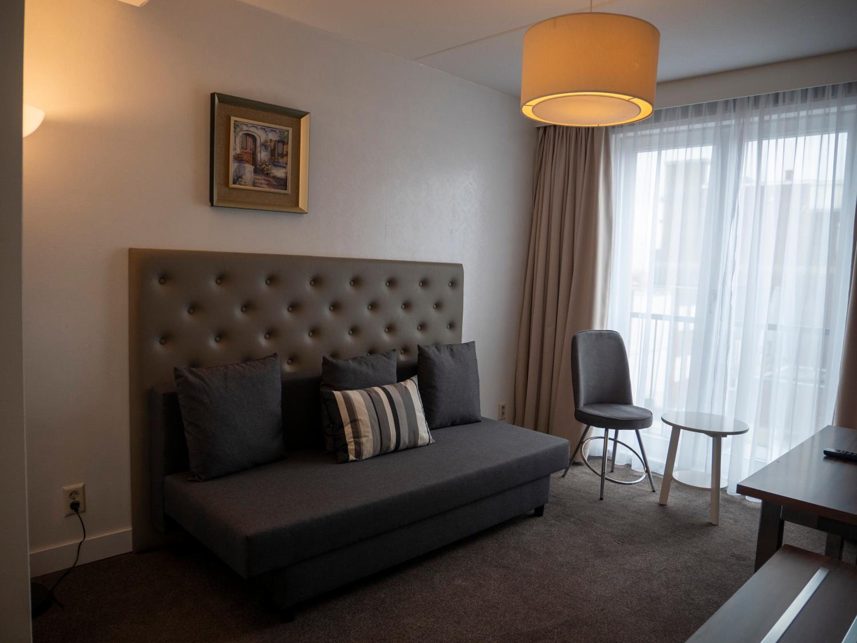 Family Room - Photo 3