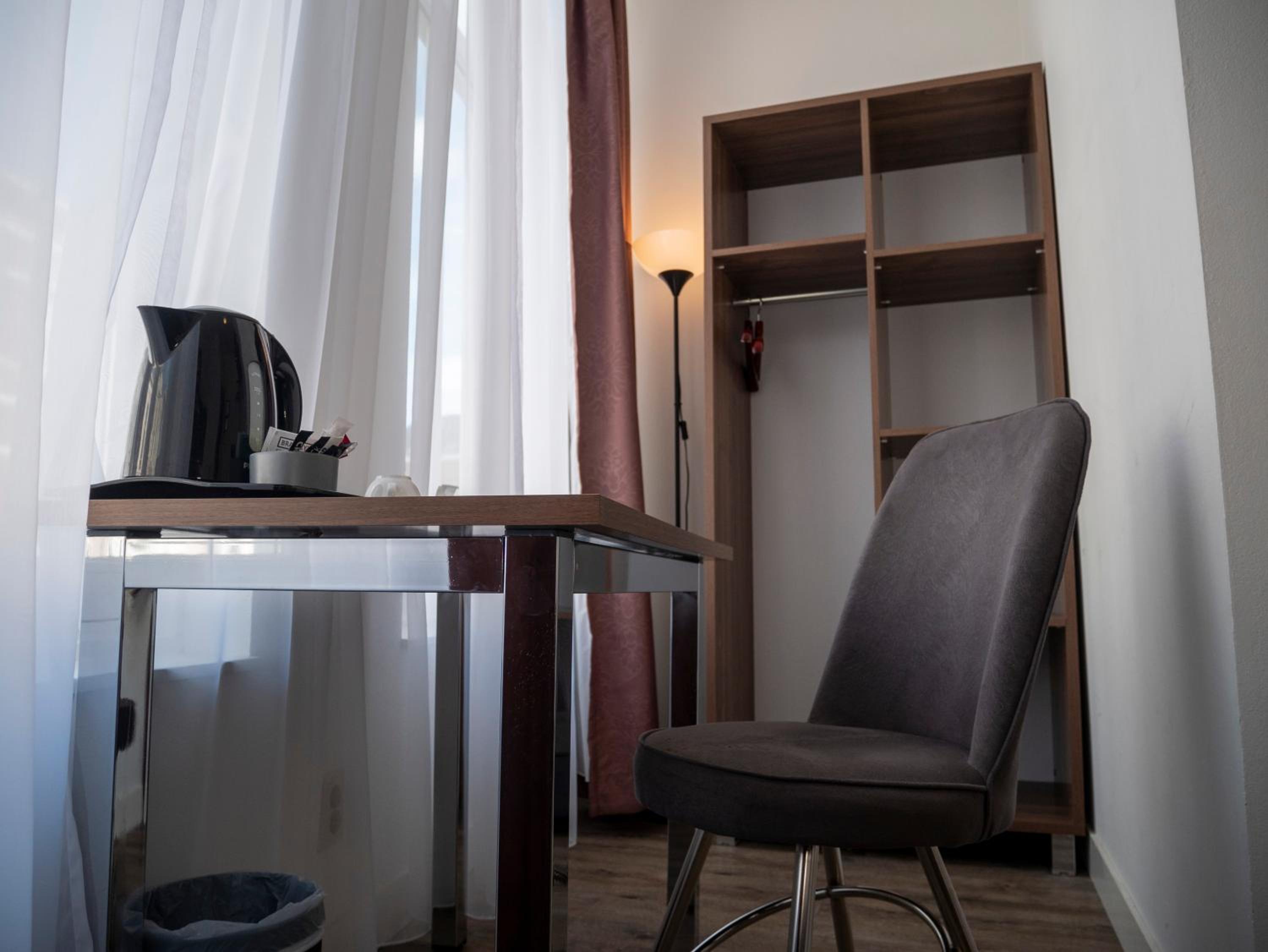 Budget Double Room - Photo 2
