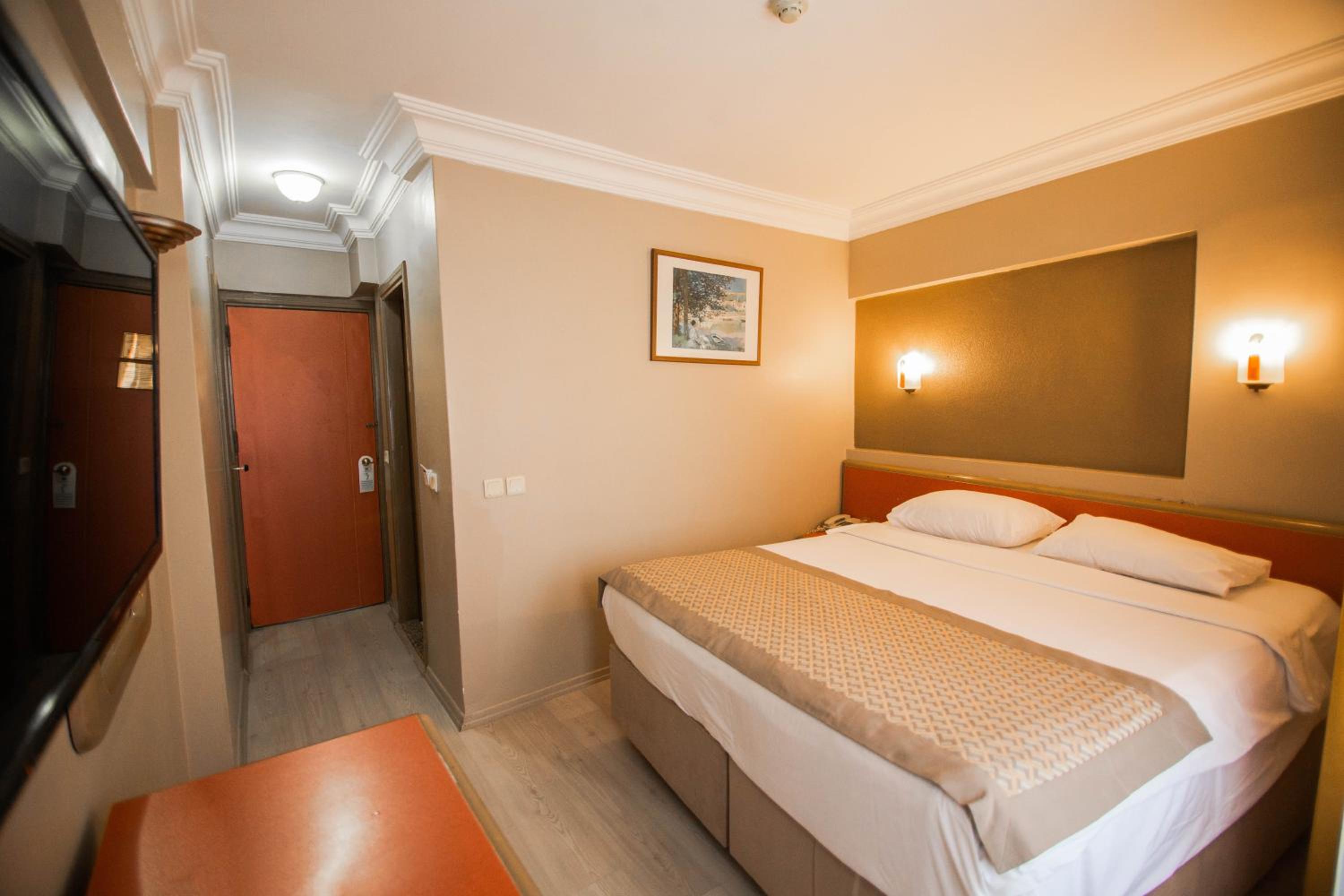 Double or Twin Room photo 2