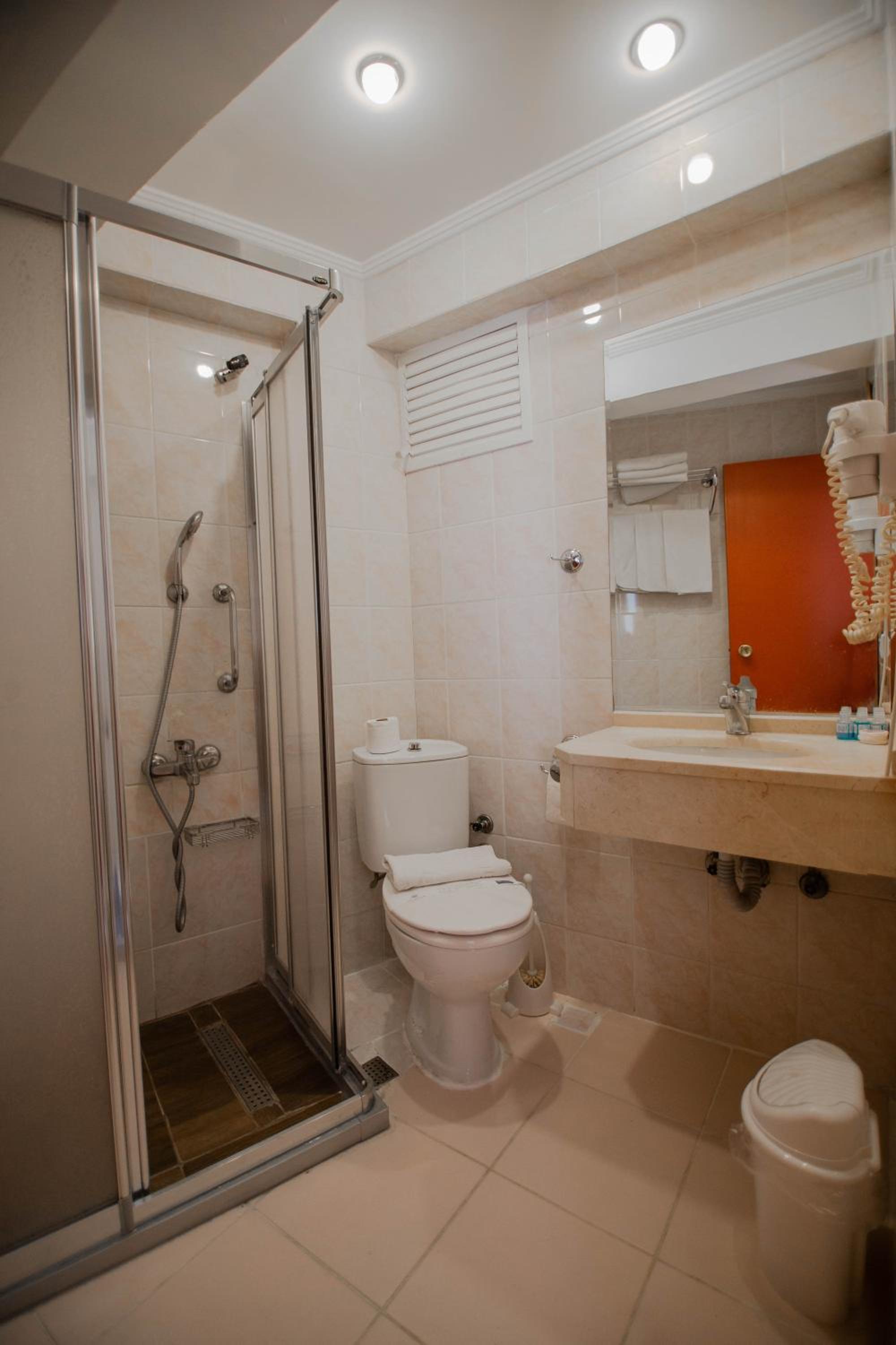 Standard Triple Room photo 2