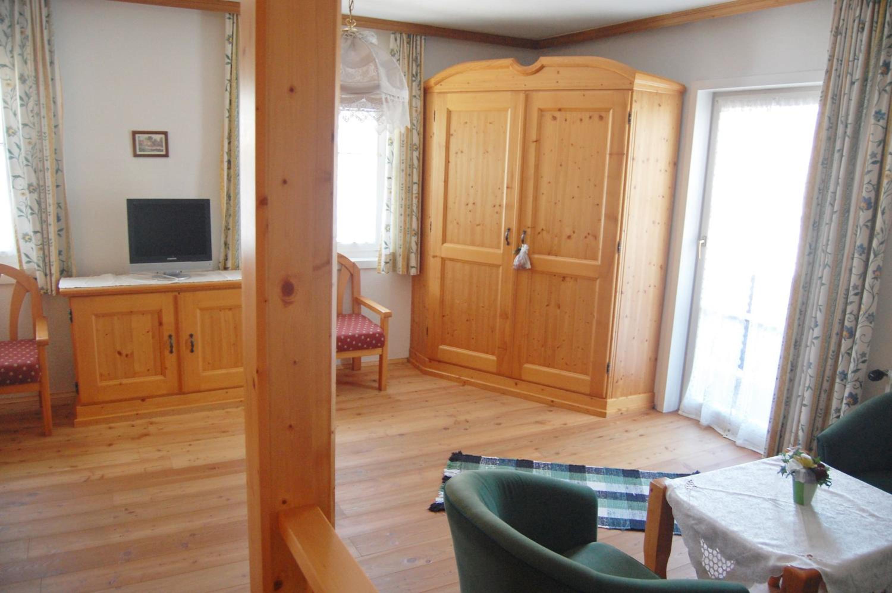 One-Bedroom Apartment with Balcony photo 2
