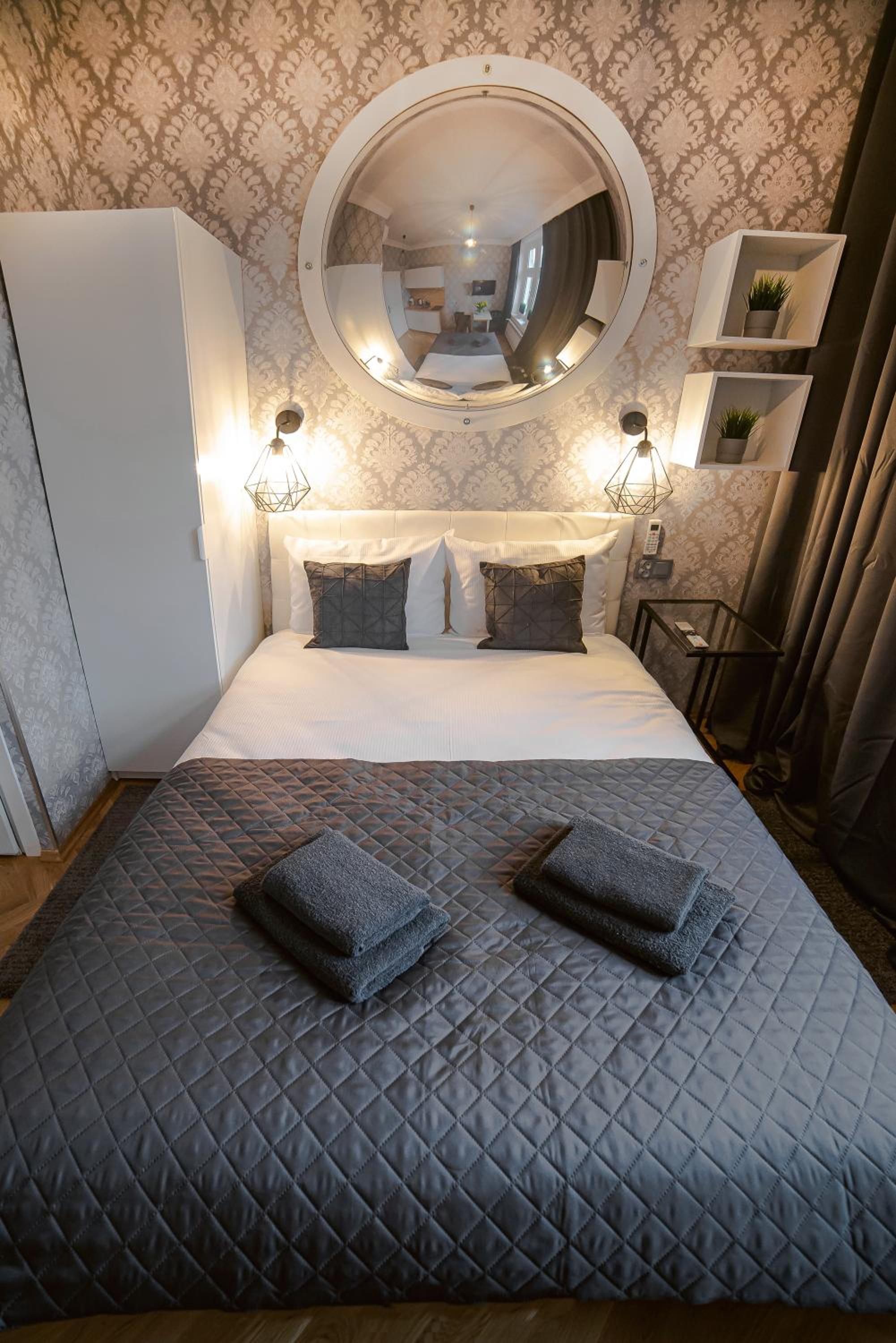 Apartment with Jacuzzi - Photo 4