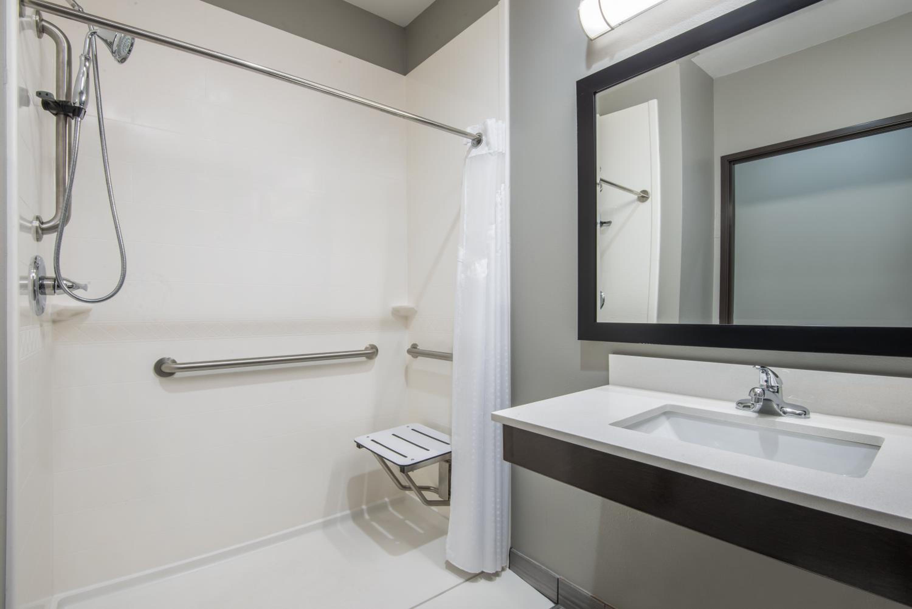Standard King Room with Mobility Accessible Roll-In Shower photo 2