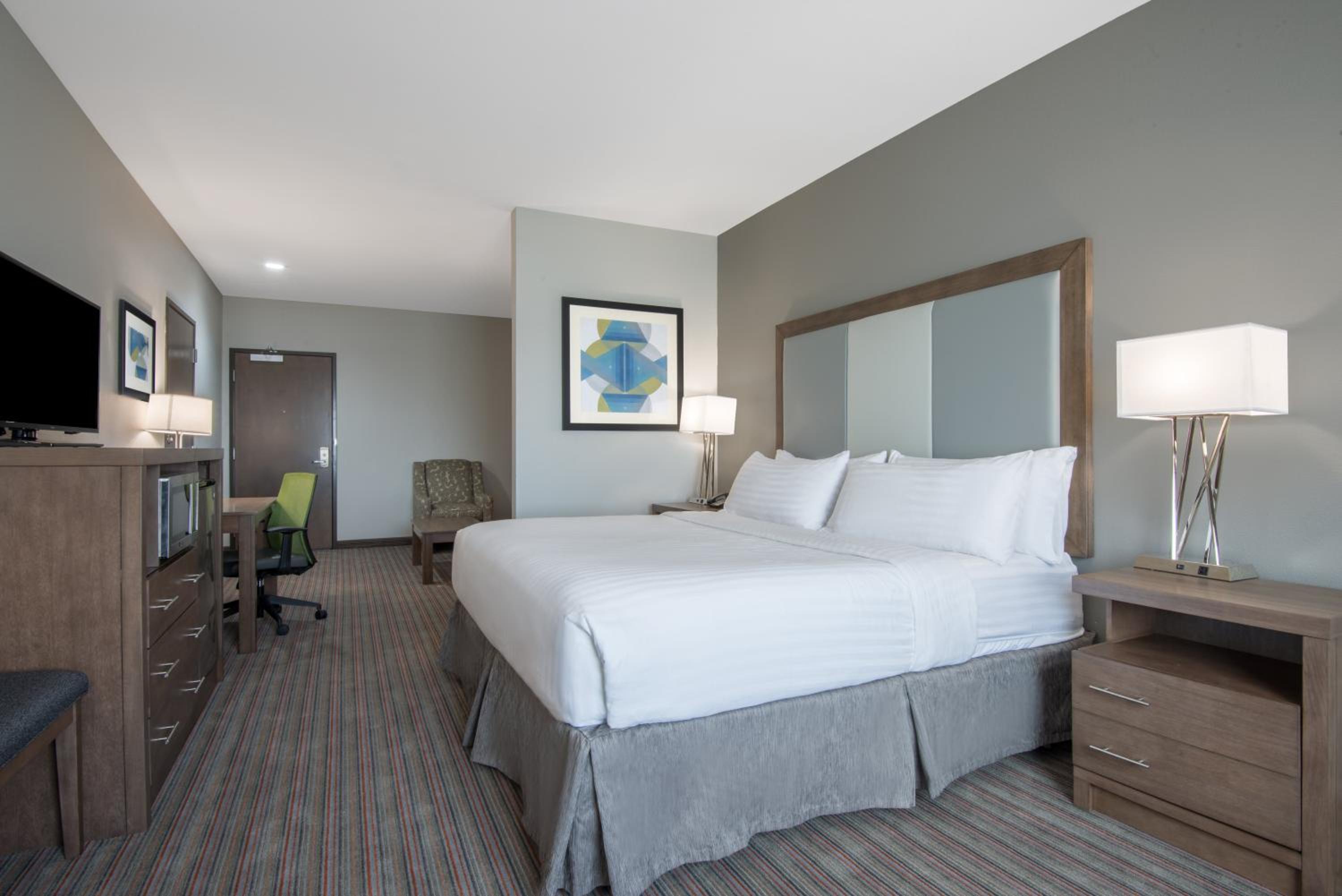 Standard King Room photo 1