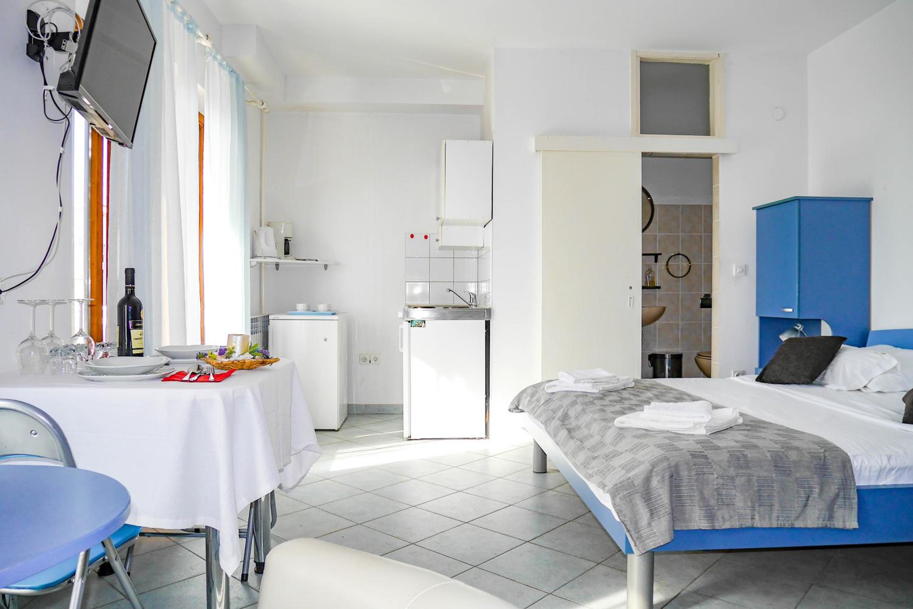 Studio Apartment photo 1