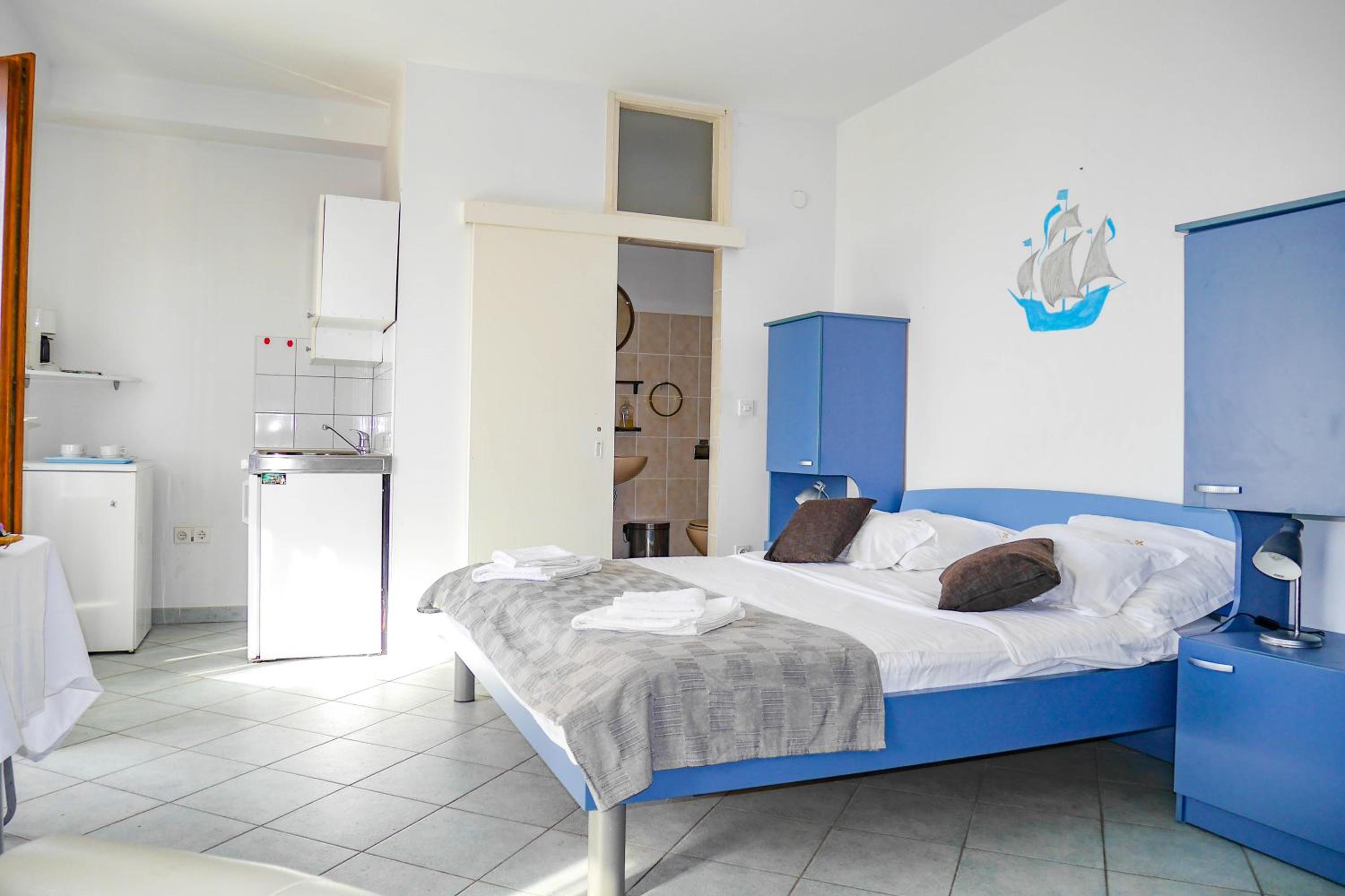 Studio Apartment photo 2