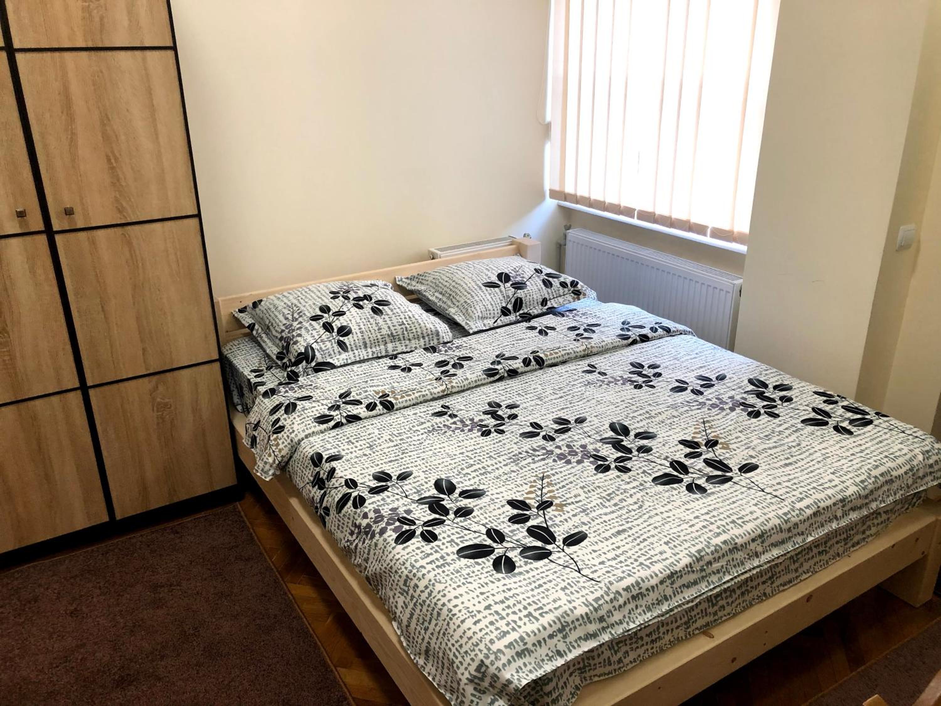 One-Bedroom Apartment photo 1