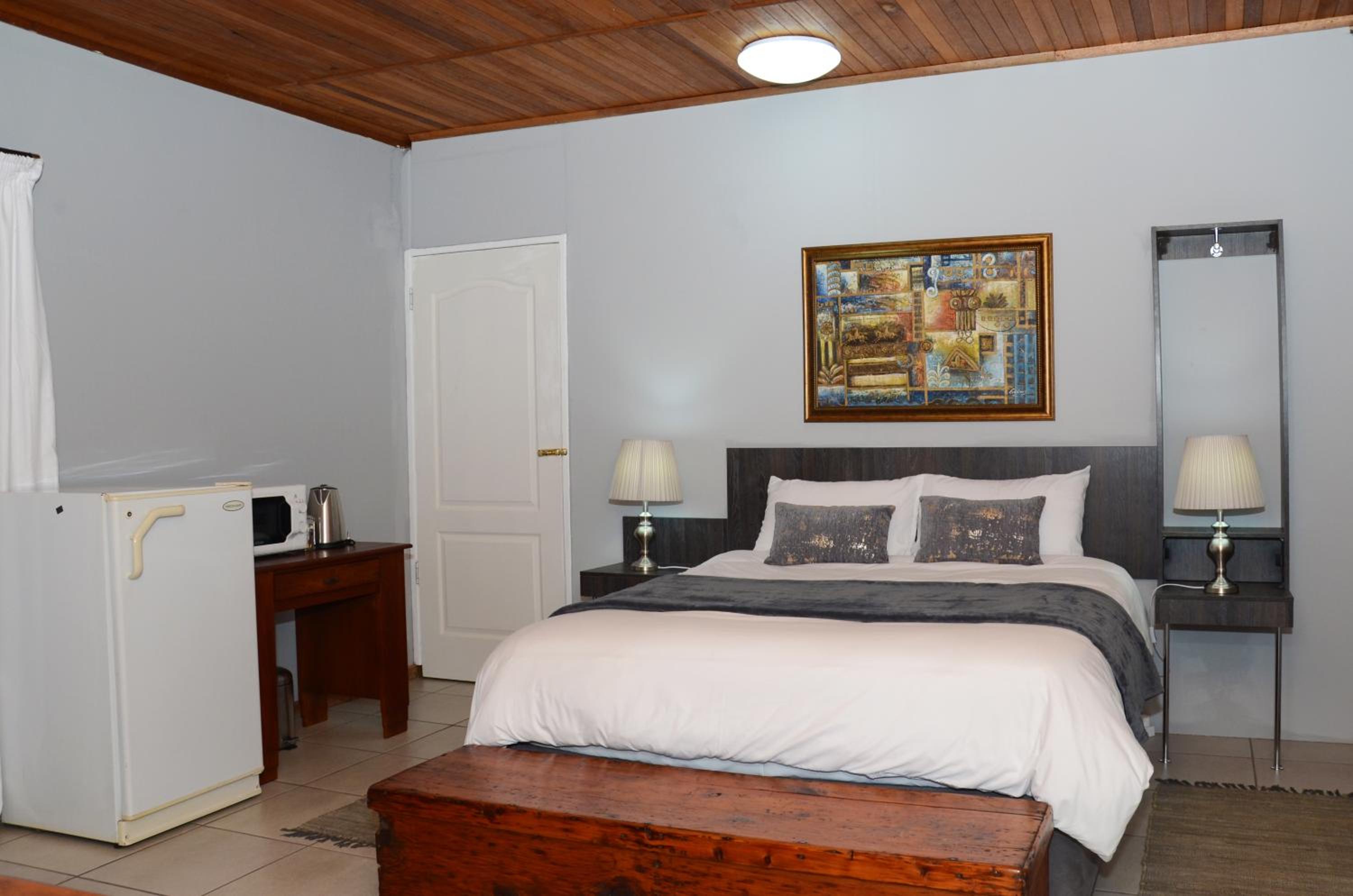 Deluxe Double Room with Shower - Photo 13