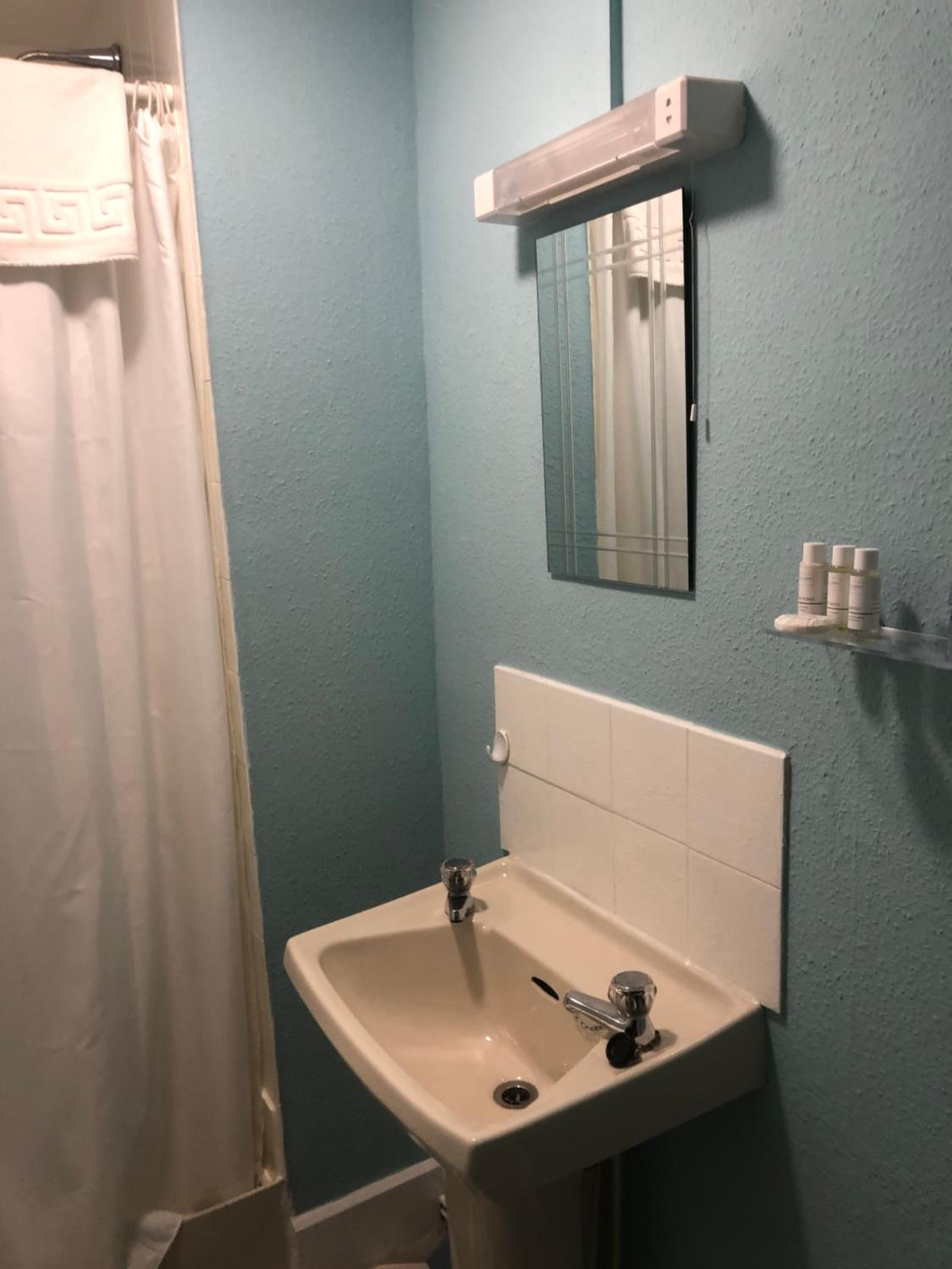 Standard Twin Room photo 3