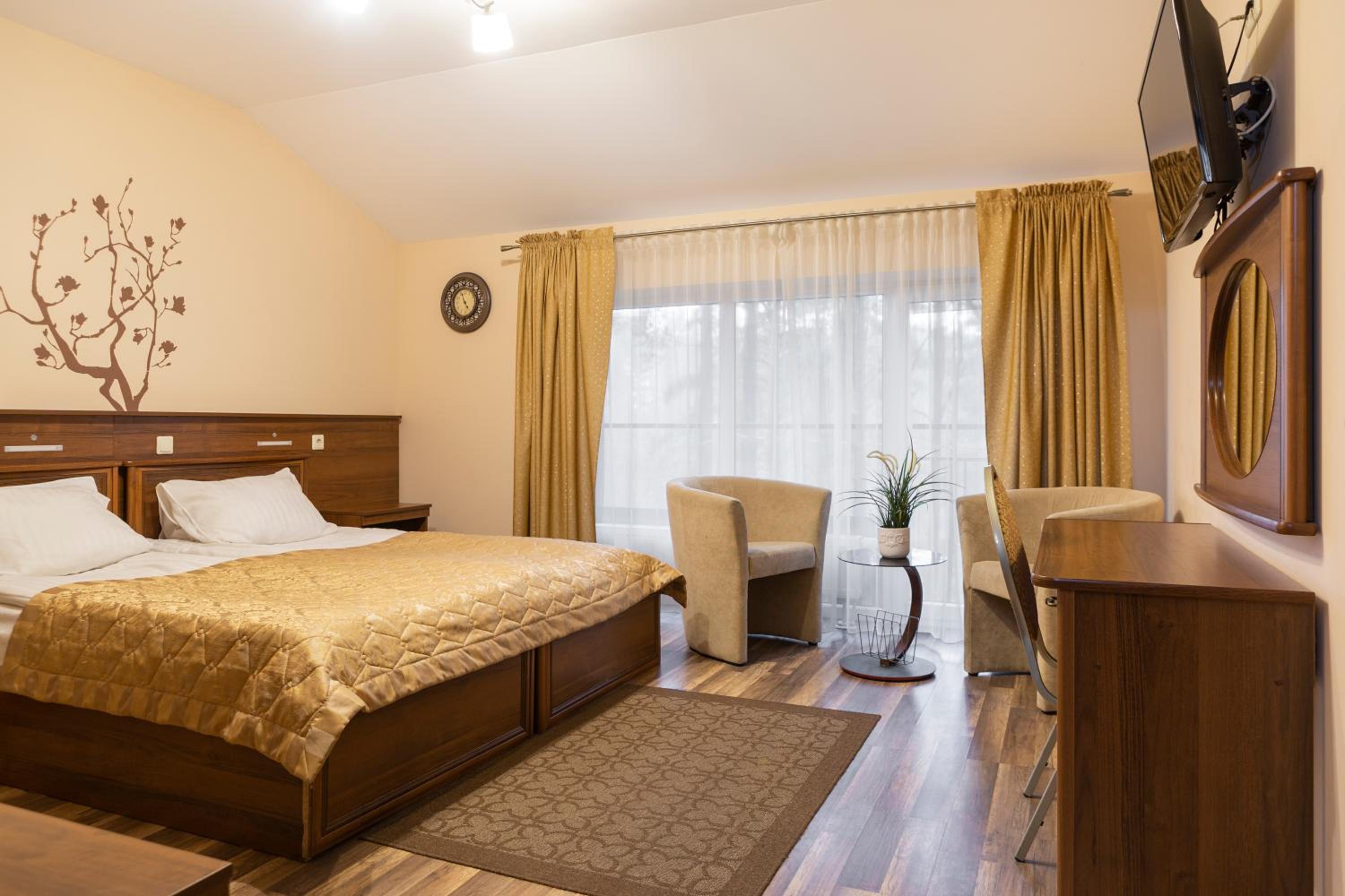 Double or Twin Room - Photo 6