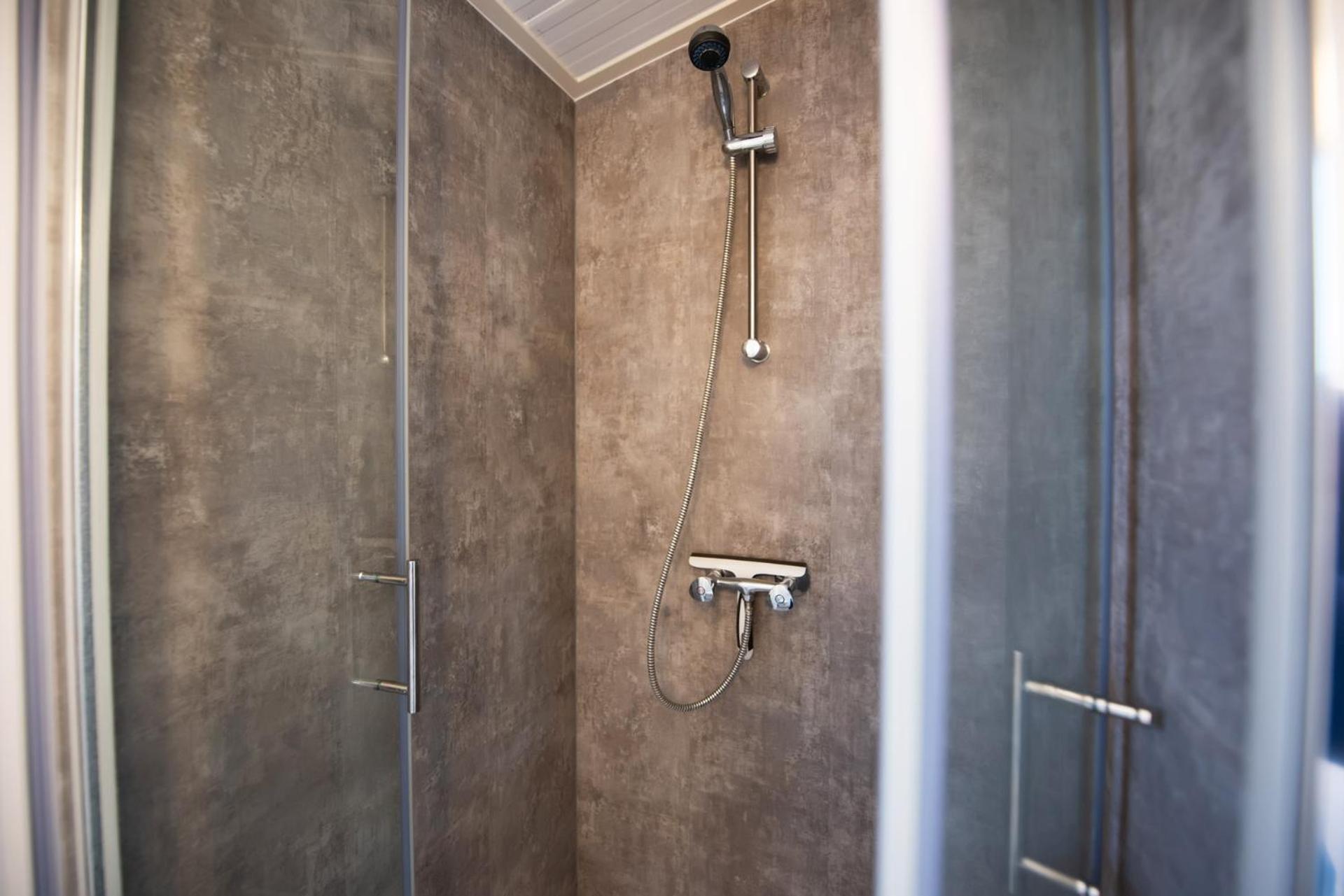 Two-Bedroom House - Photo 9
