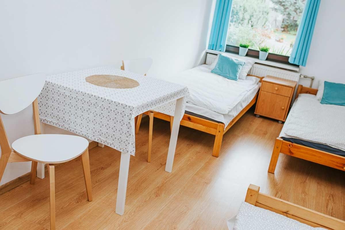 Basic Triple Room with Shared Bathroom photo 1
