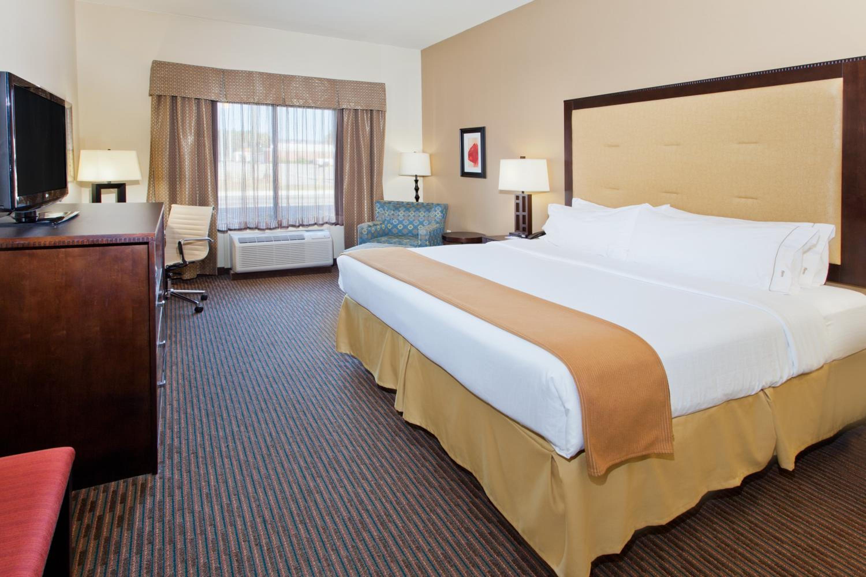 Standard King Room - Photo 3