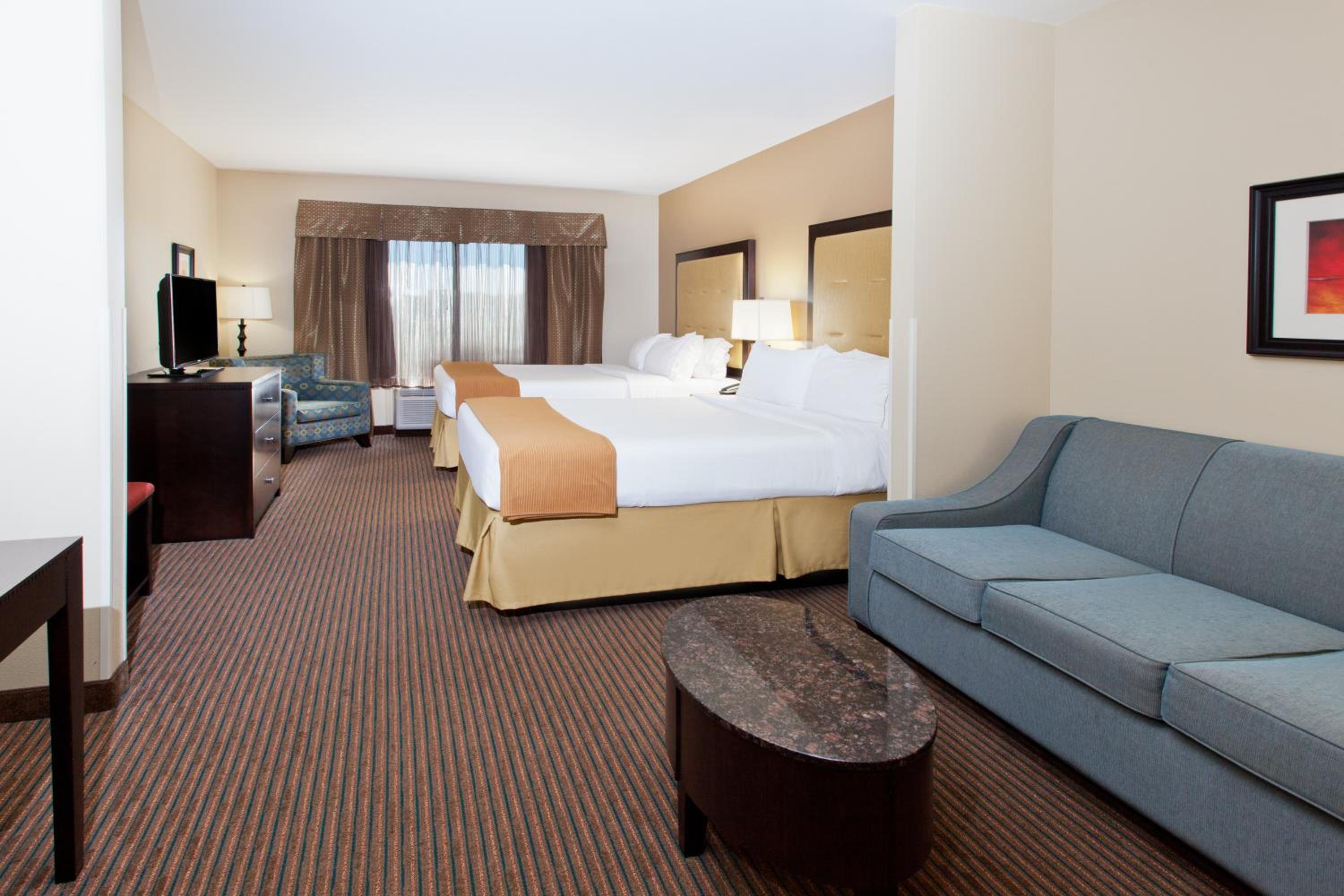 Queen Suite with Two Queen Beds and Sofa Bed - Photo 1