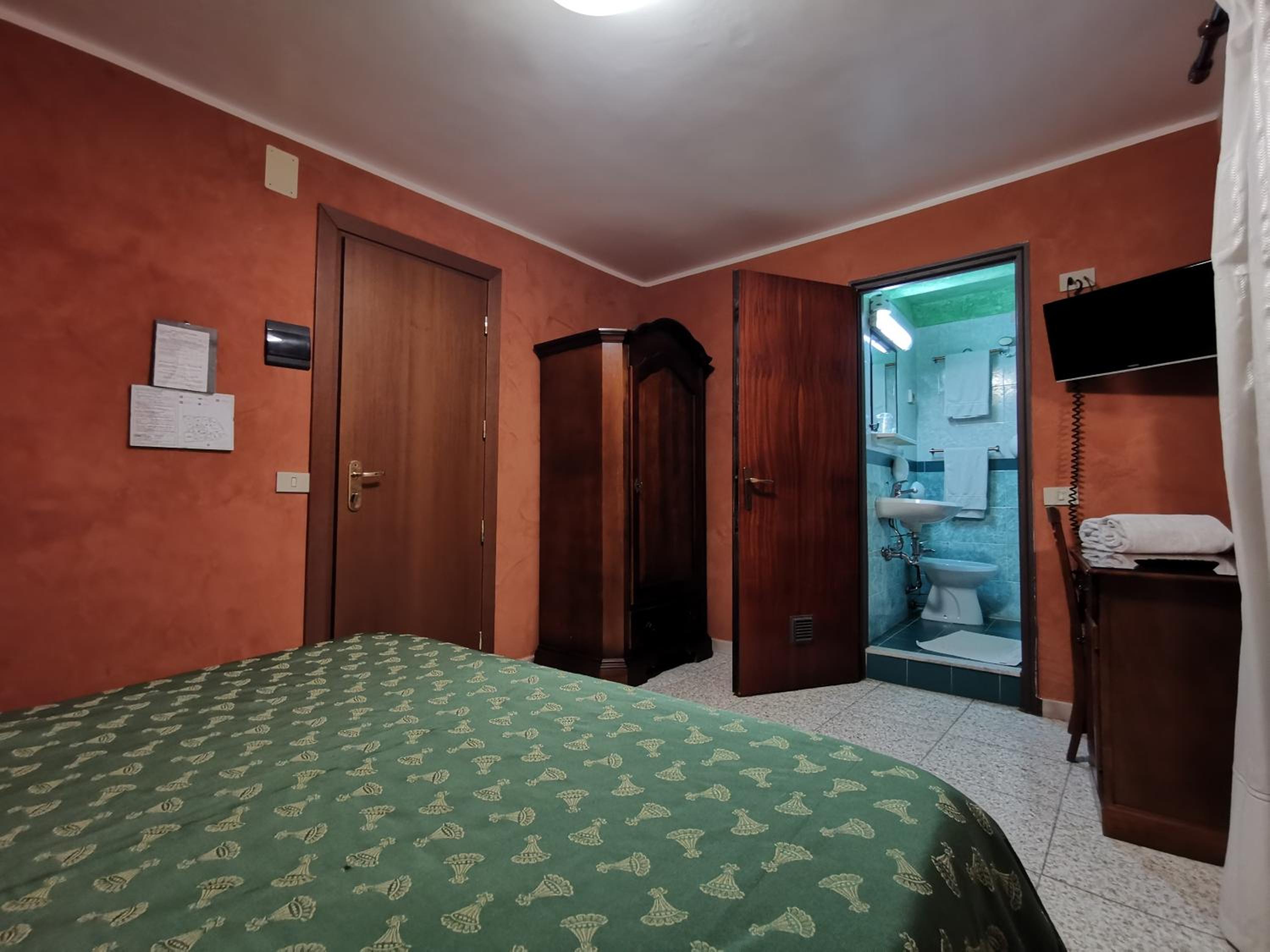 Double or Twin Room with Private Bathroom