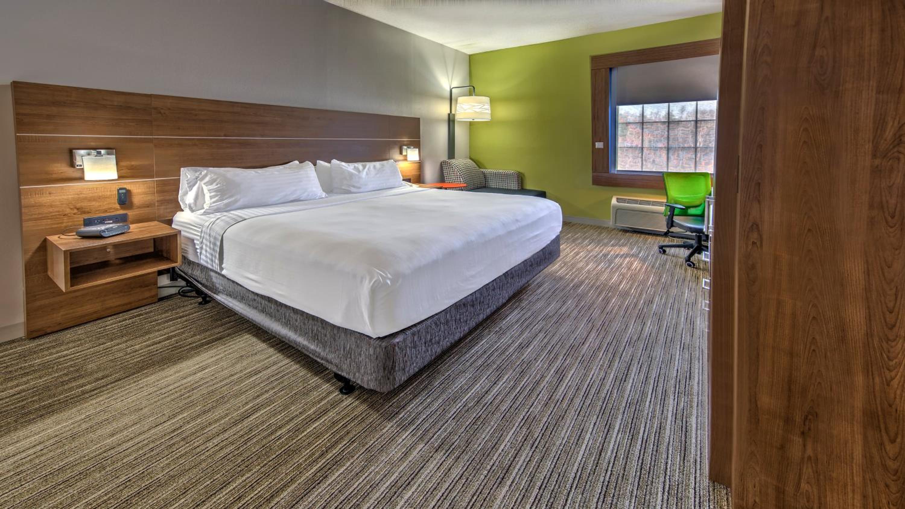 Standard King Room with Mobility Accessible Tub - Photo 1
