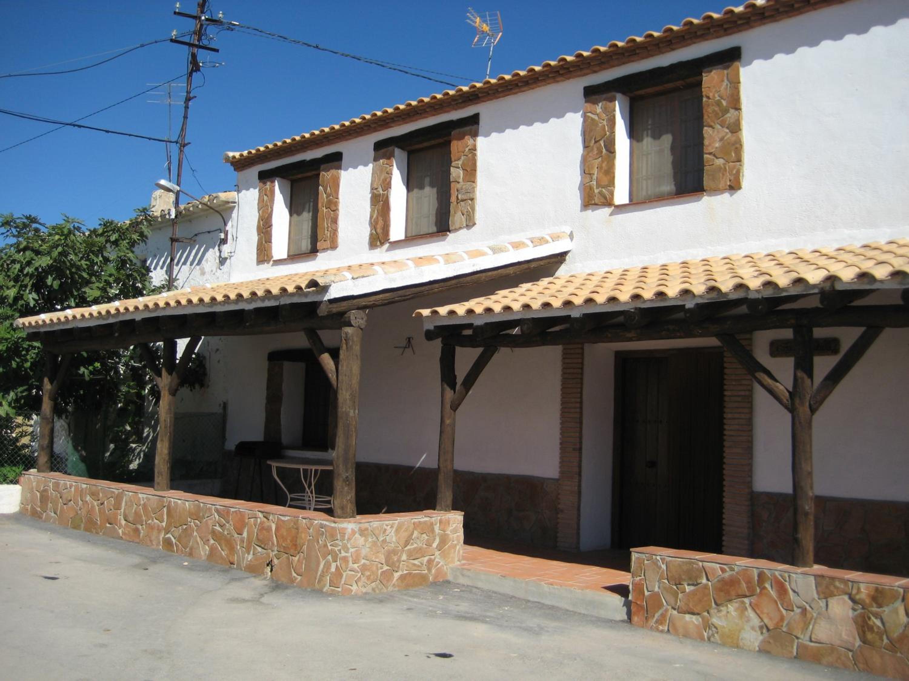 Six-Bedroom House photo 3