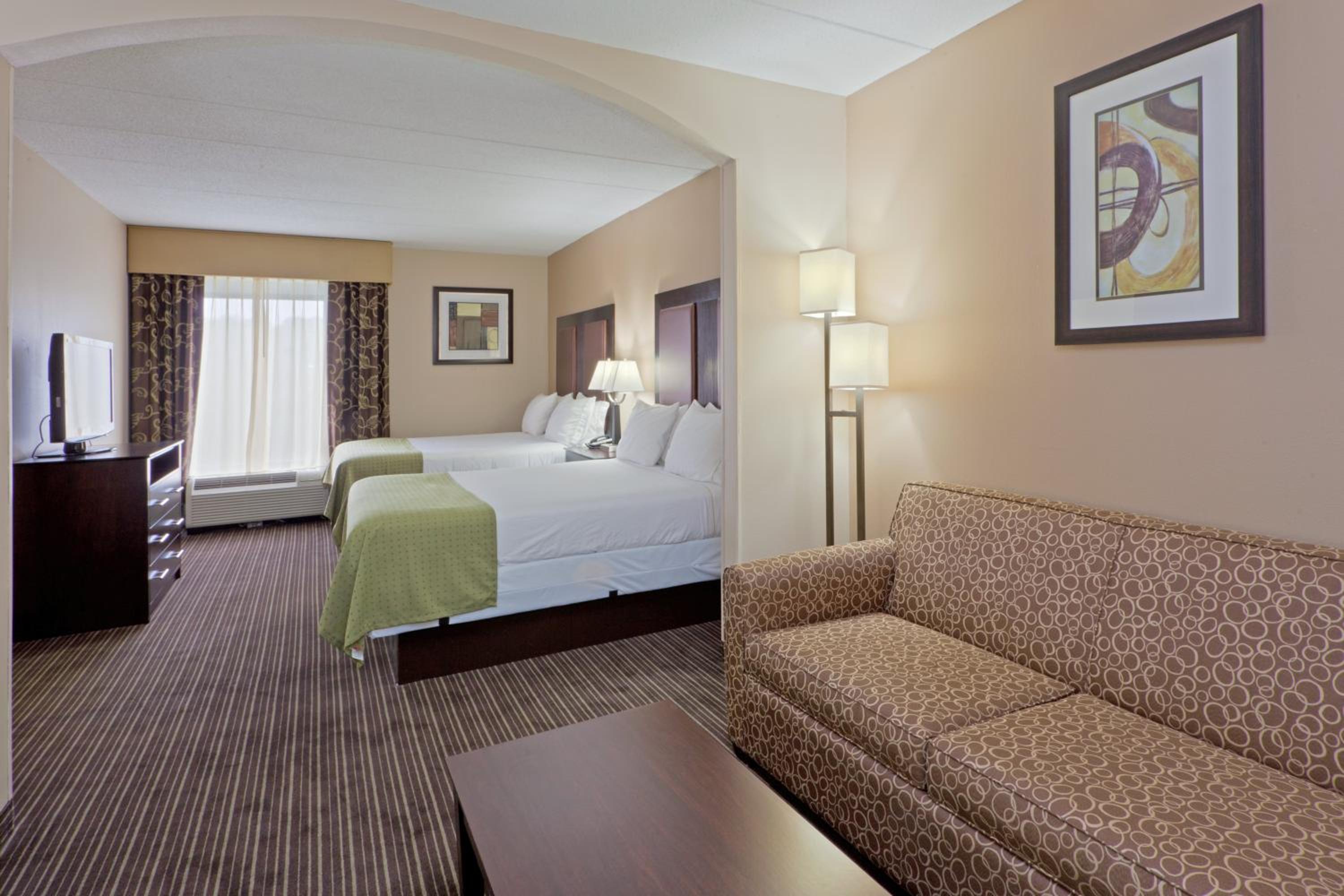Suite with Two Queen Beds - Photo 4