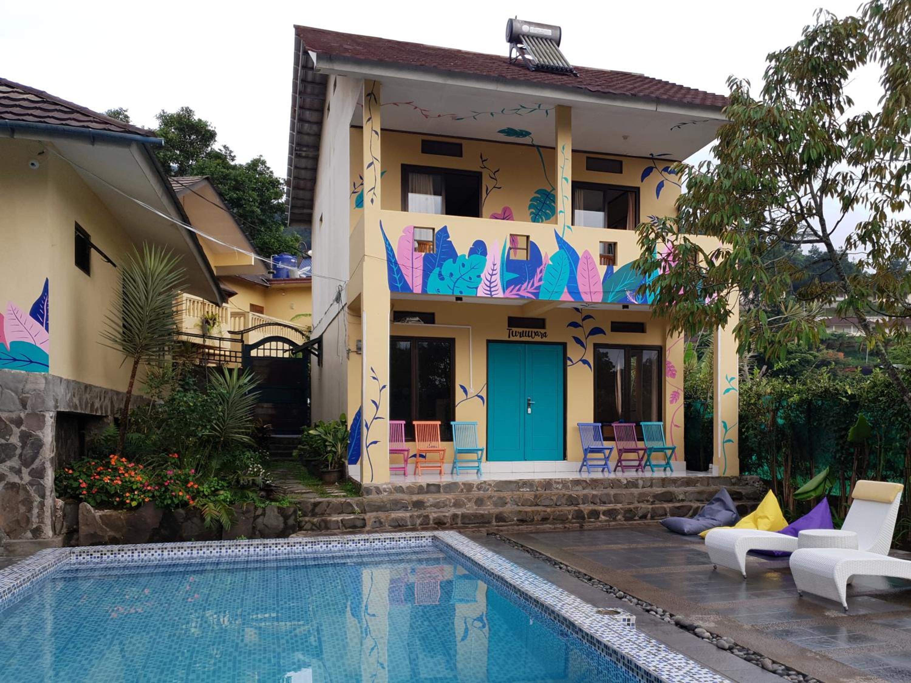 Three-Bedroom Villa - Photo 2