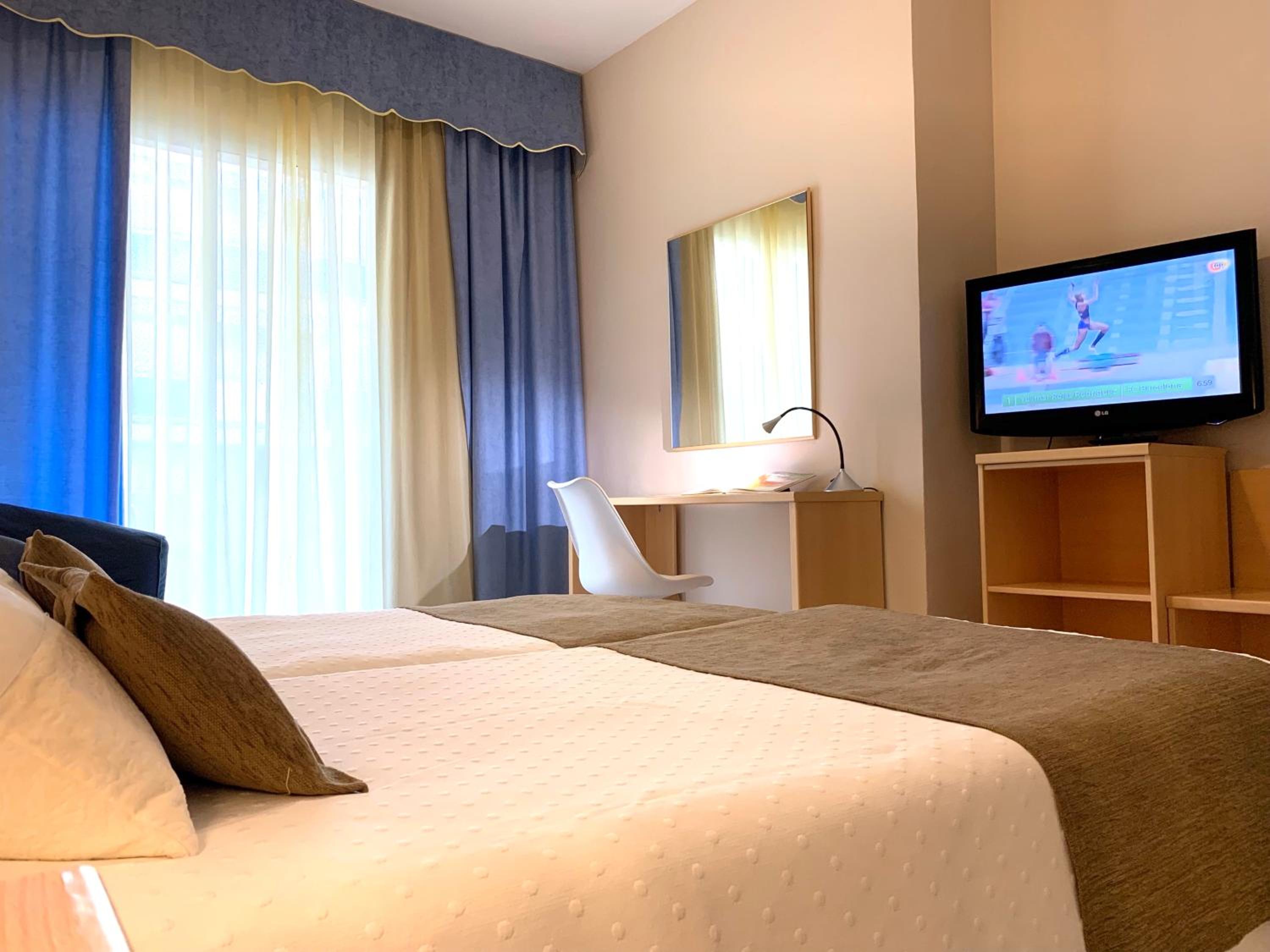 Twin Room with Balcony photo 2