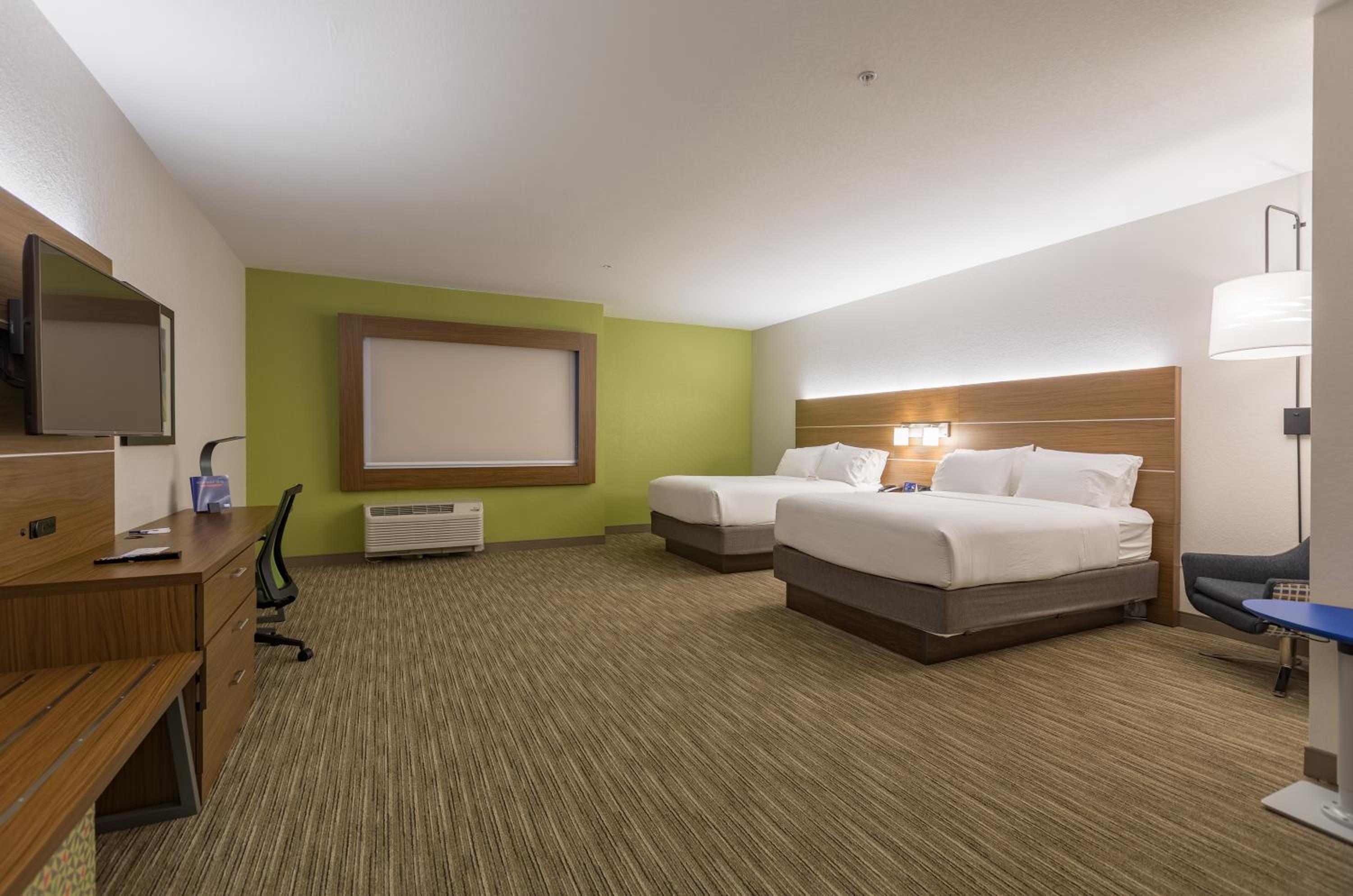 Queen Room with Two Queen Beds - Mobility Access Tub/Non-Smoking