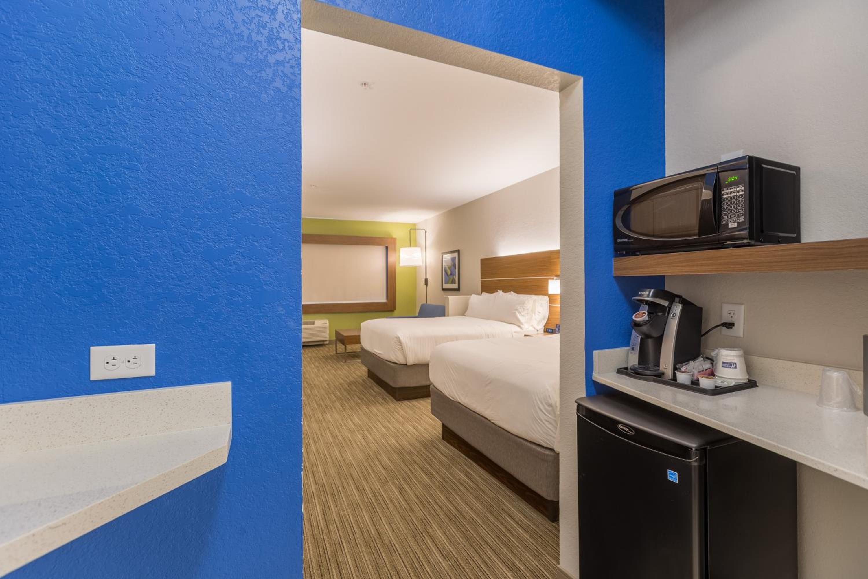 Suite with Two Beds - Non-Smoking photo 1