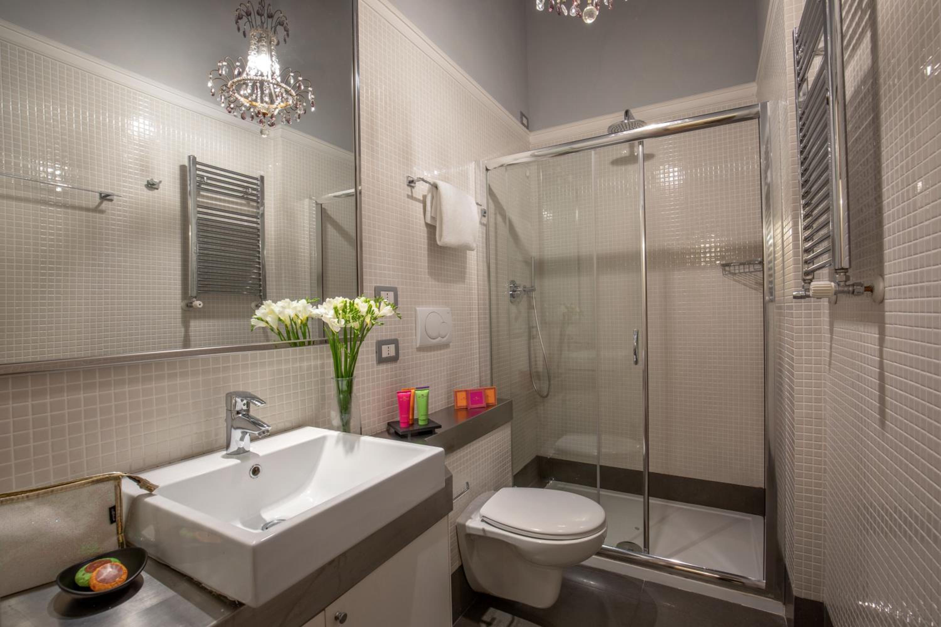 One-Bedroom Apartment-Via Delle Carrozze 25