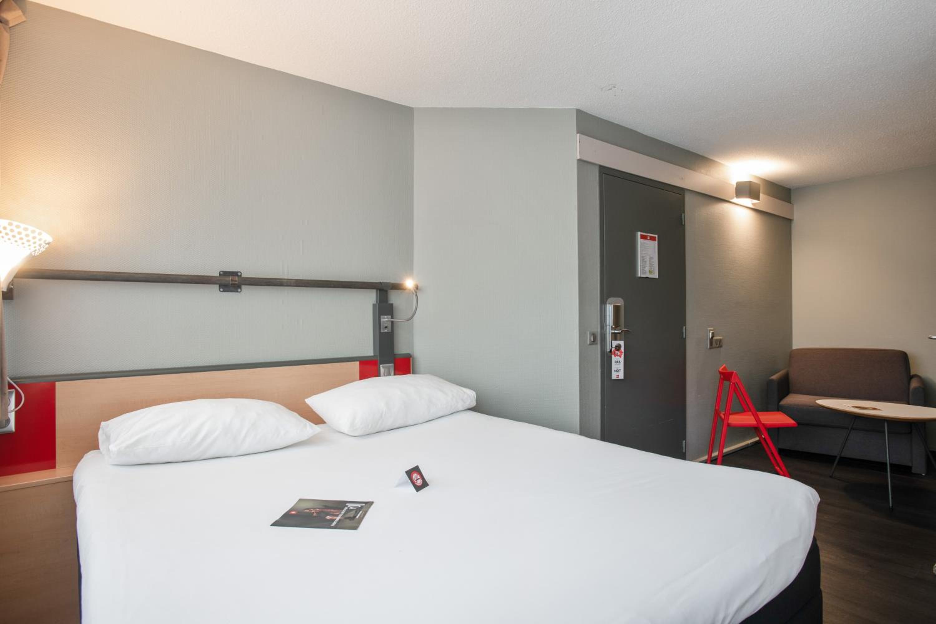 Standard Double Room - Photo 8
