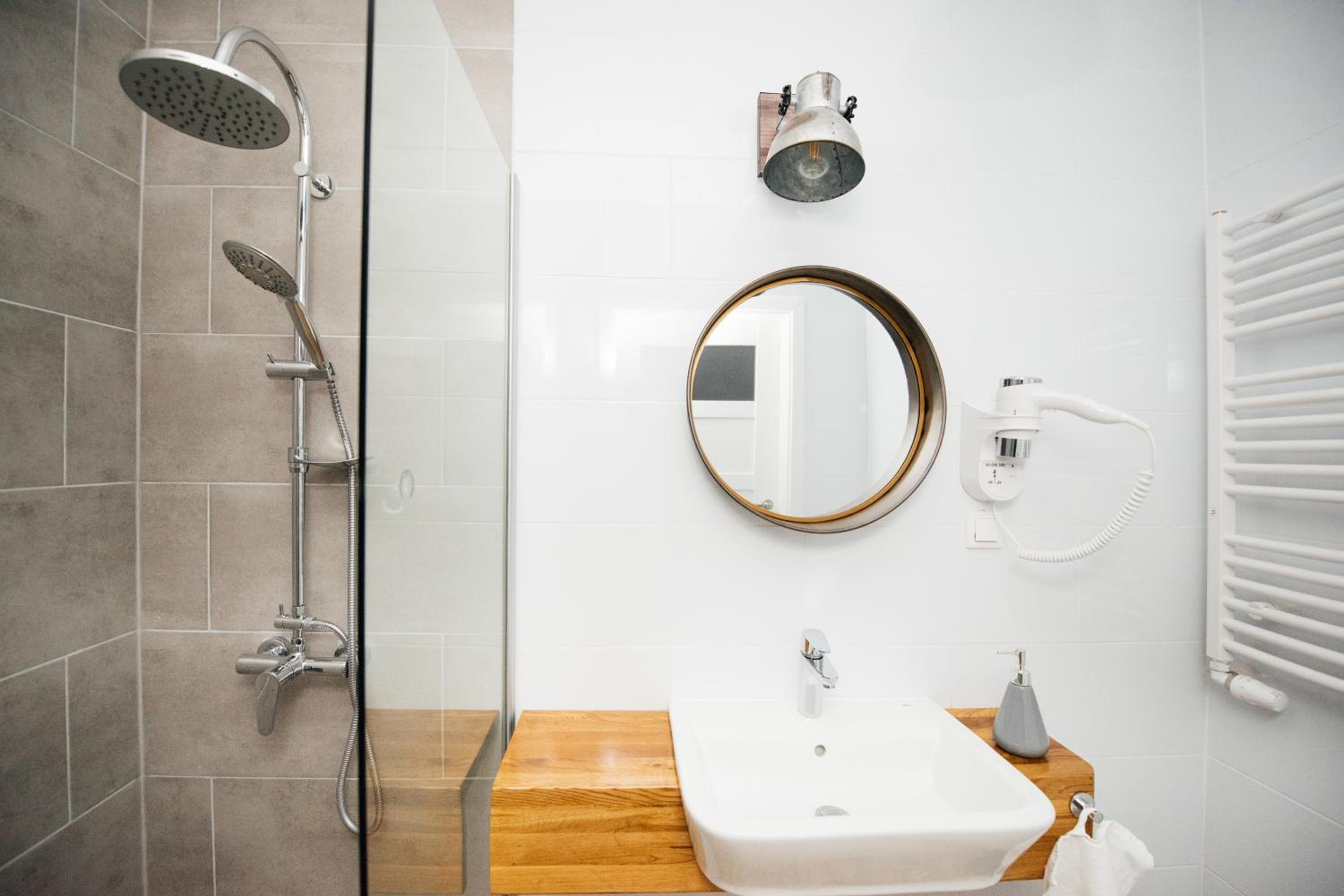 Double Room with Private Bathroom - Photo 1
