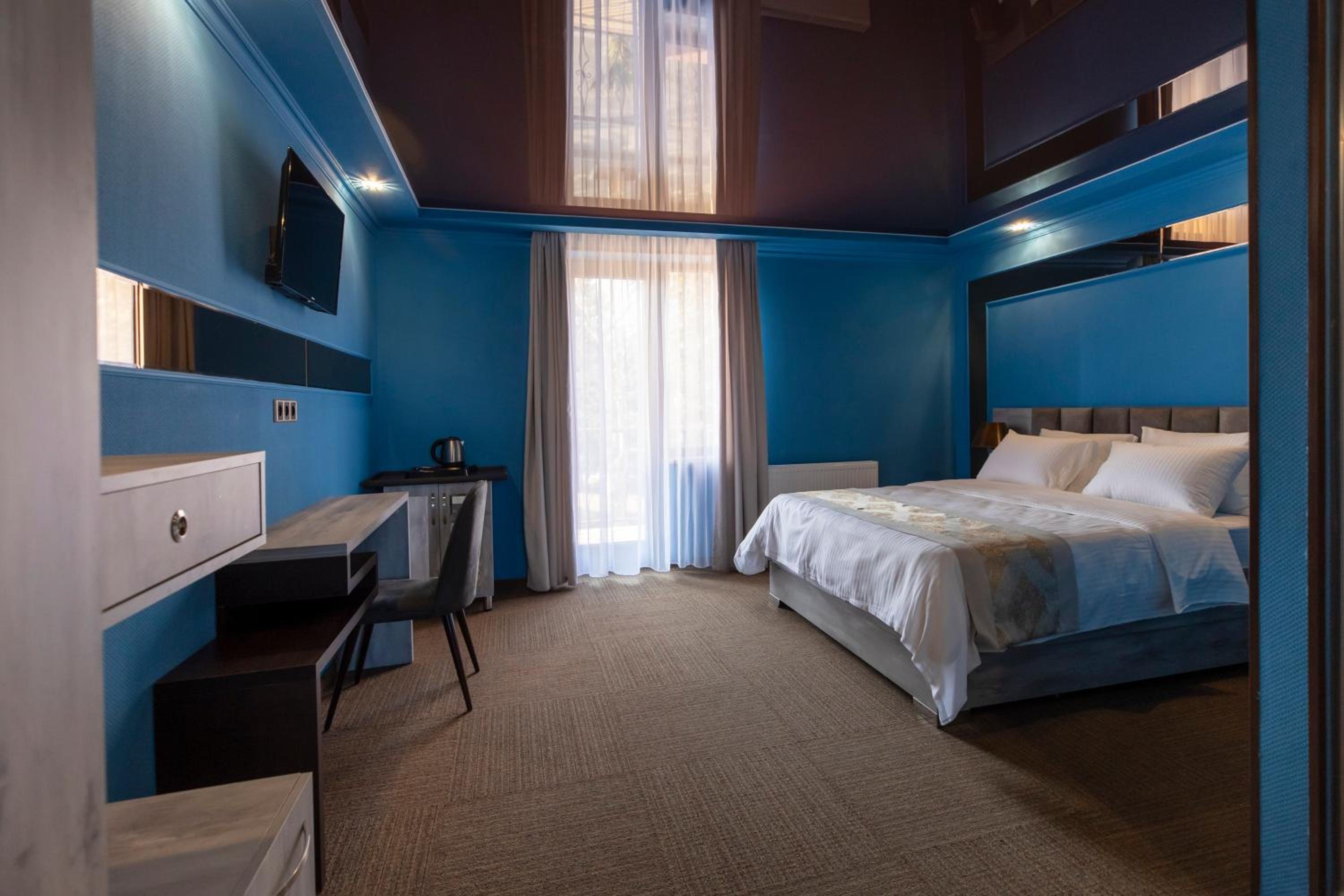 Suite - Photo 8